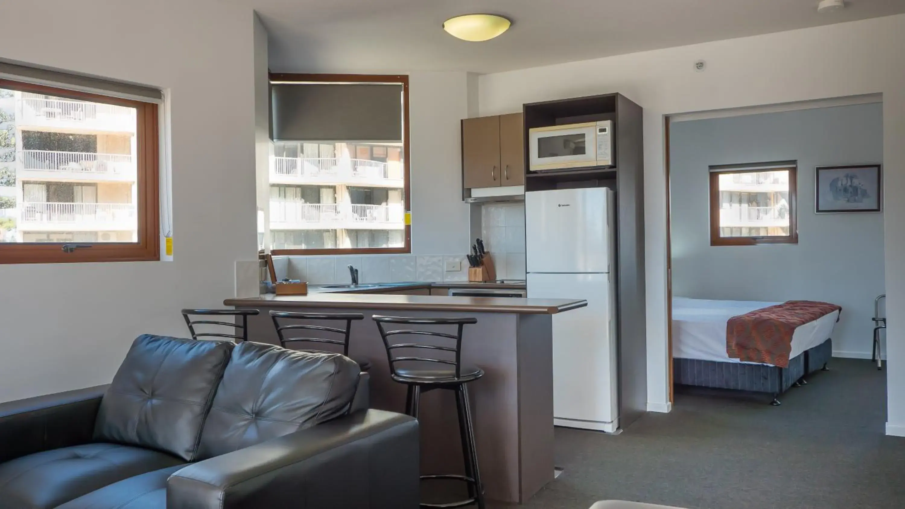 Kitchen/Kitchenette in Broadbeach Savannah Resort