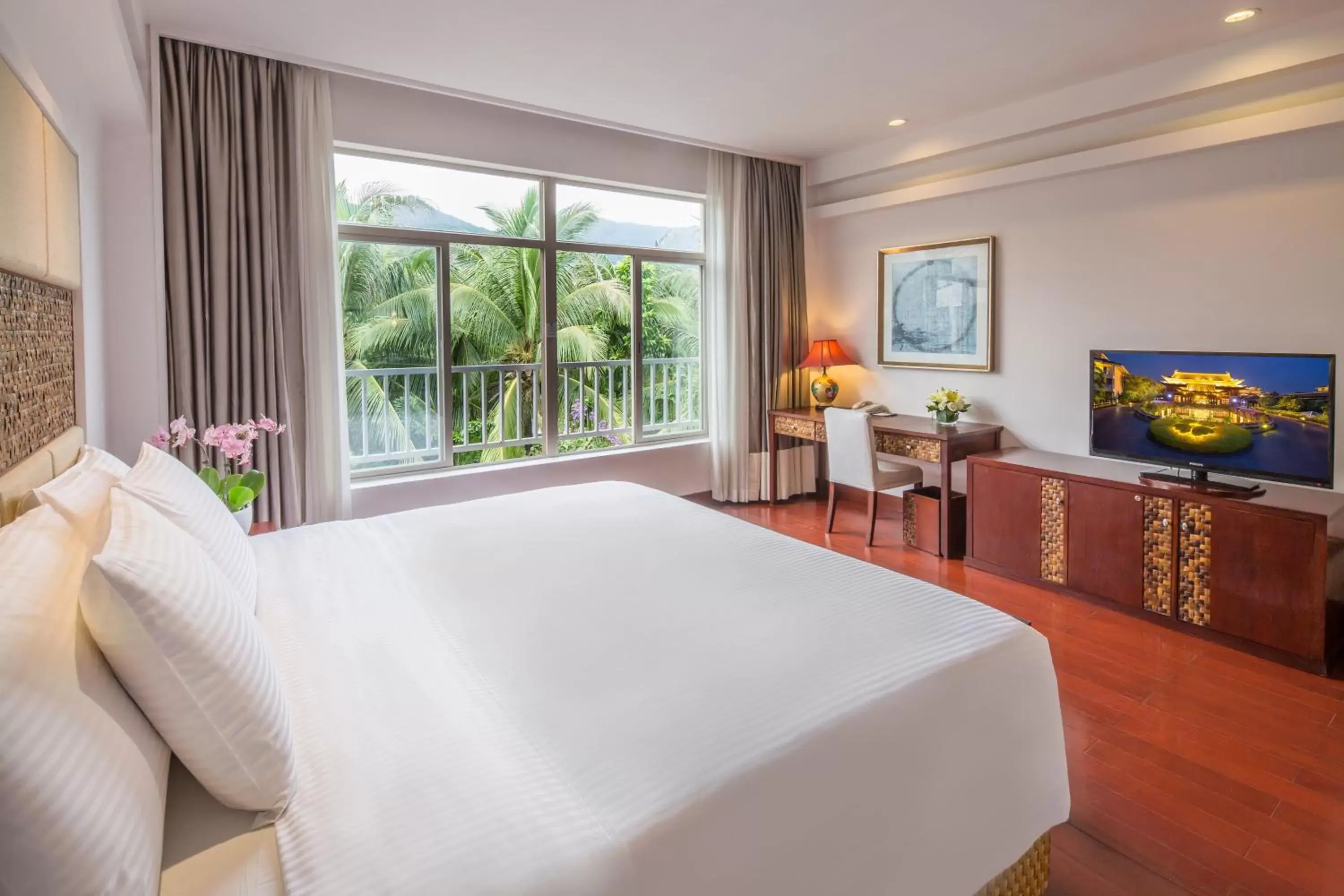 Bedroom, Bed in Huayu Resort & Spa Yalong Bay Sanya