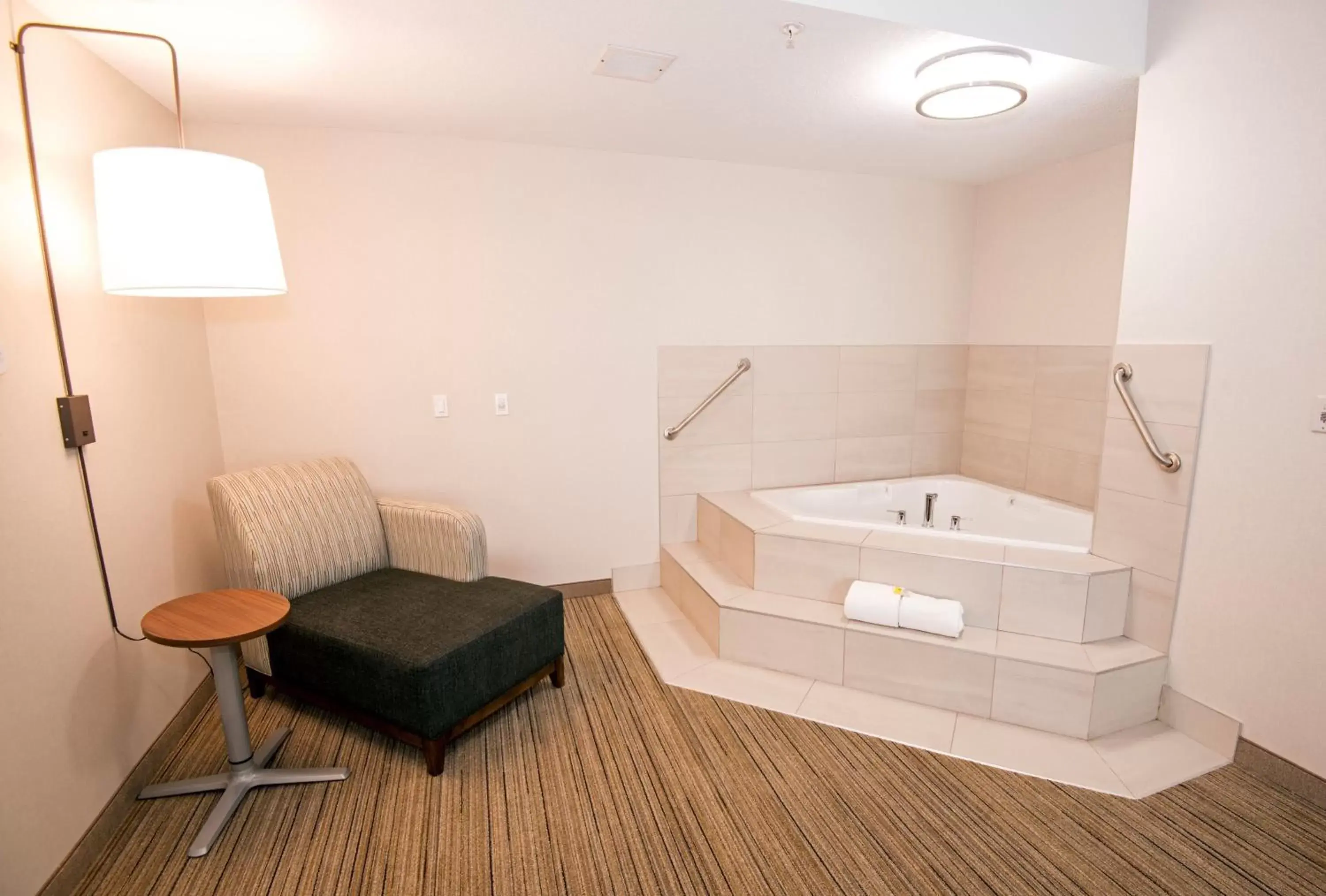 Photo of the whole room, Bathroom in Holiday Inn Express Hotel & Suites-Hinton, an IHG Hotel