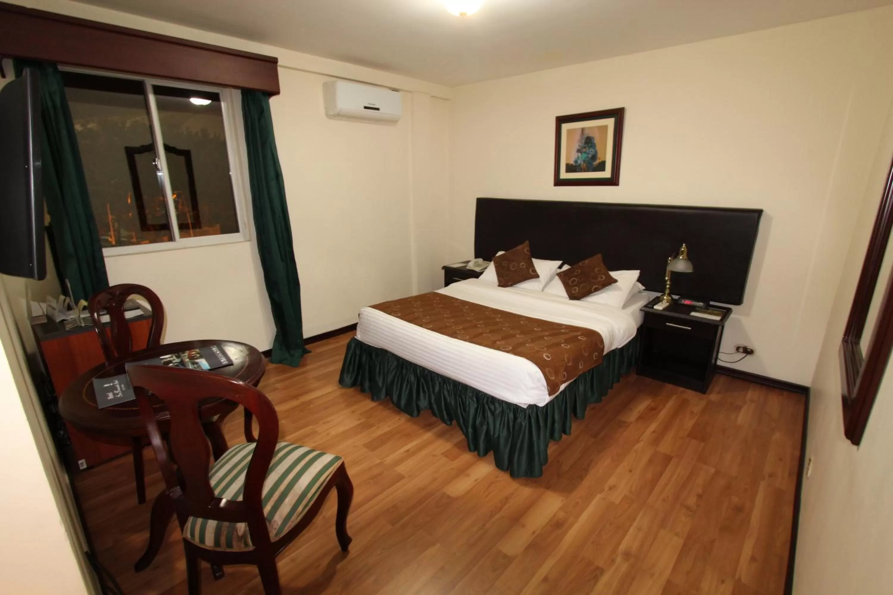 Photo of the whole room, Bed in Hotel San Fernando Real