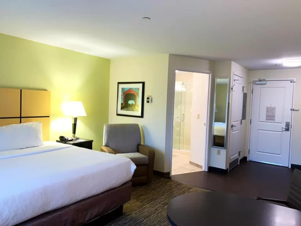 King Studio Suite - Mobility Acces Tub/Non-Smoking in Candlewood Suites Belle Vernon, an IHG Hotel
