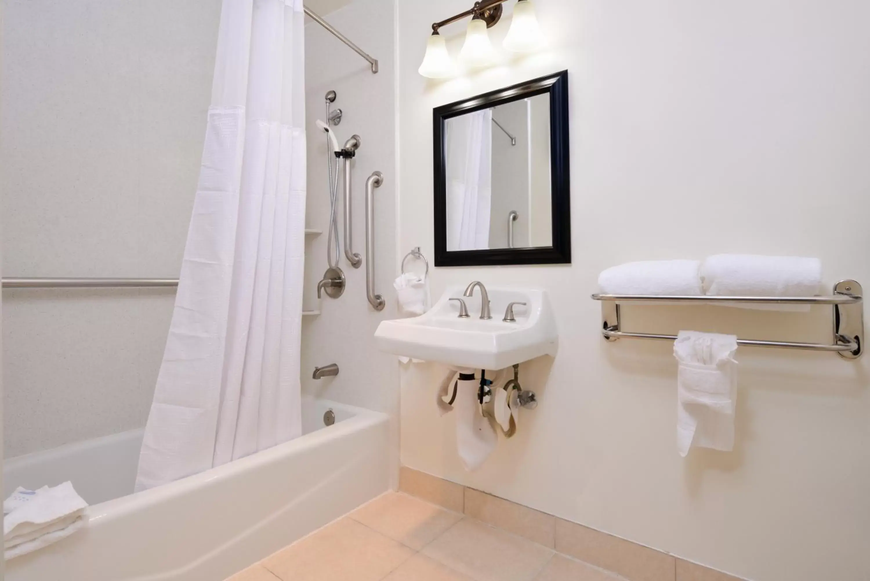 Shower, Bathroom in Best Western Plus LA Mid-Town Hotel