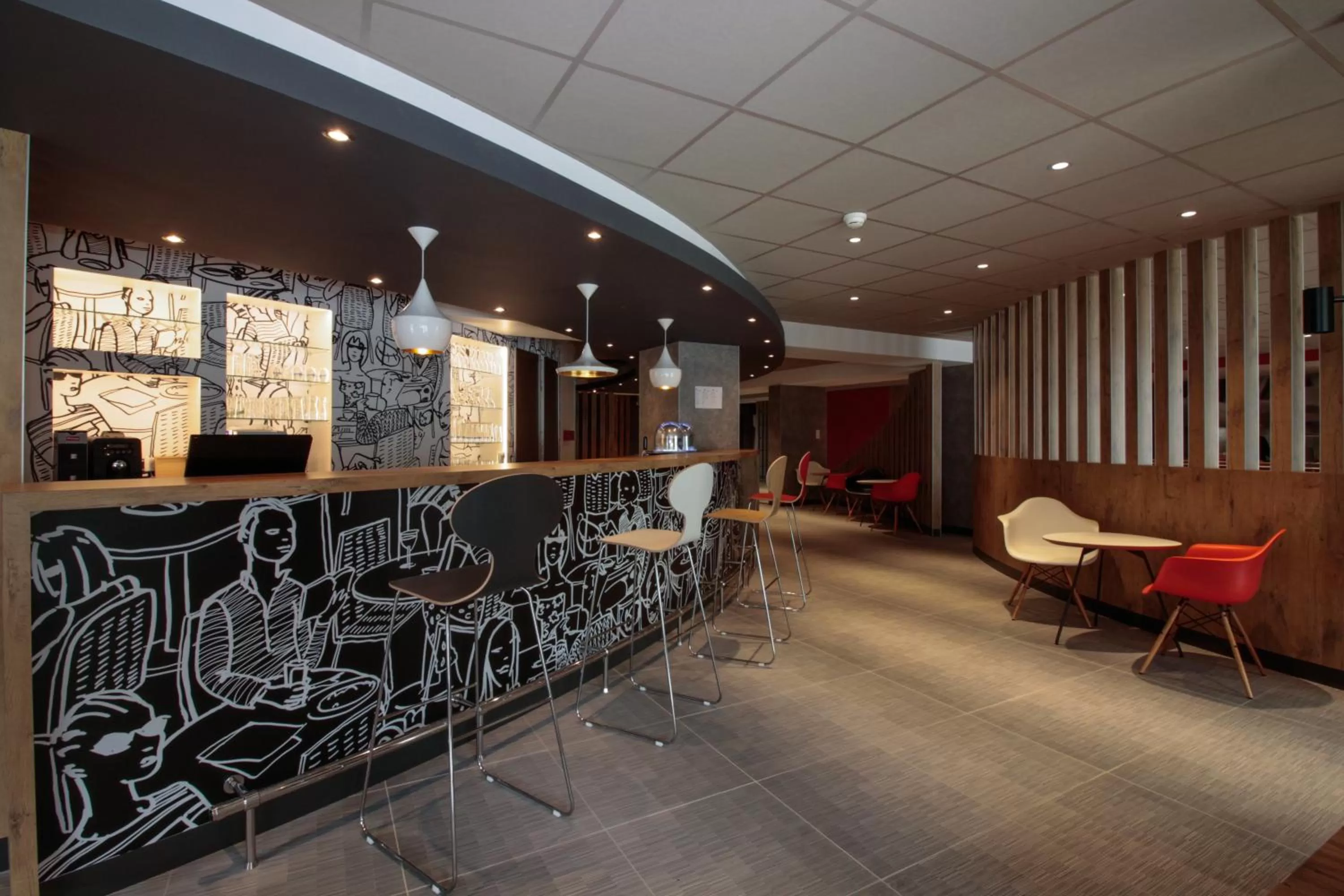 Lounge or bar in ibis Cahors