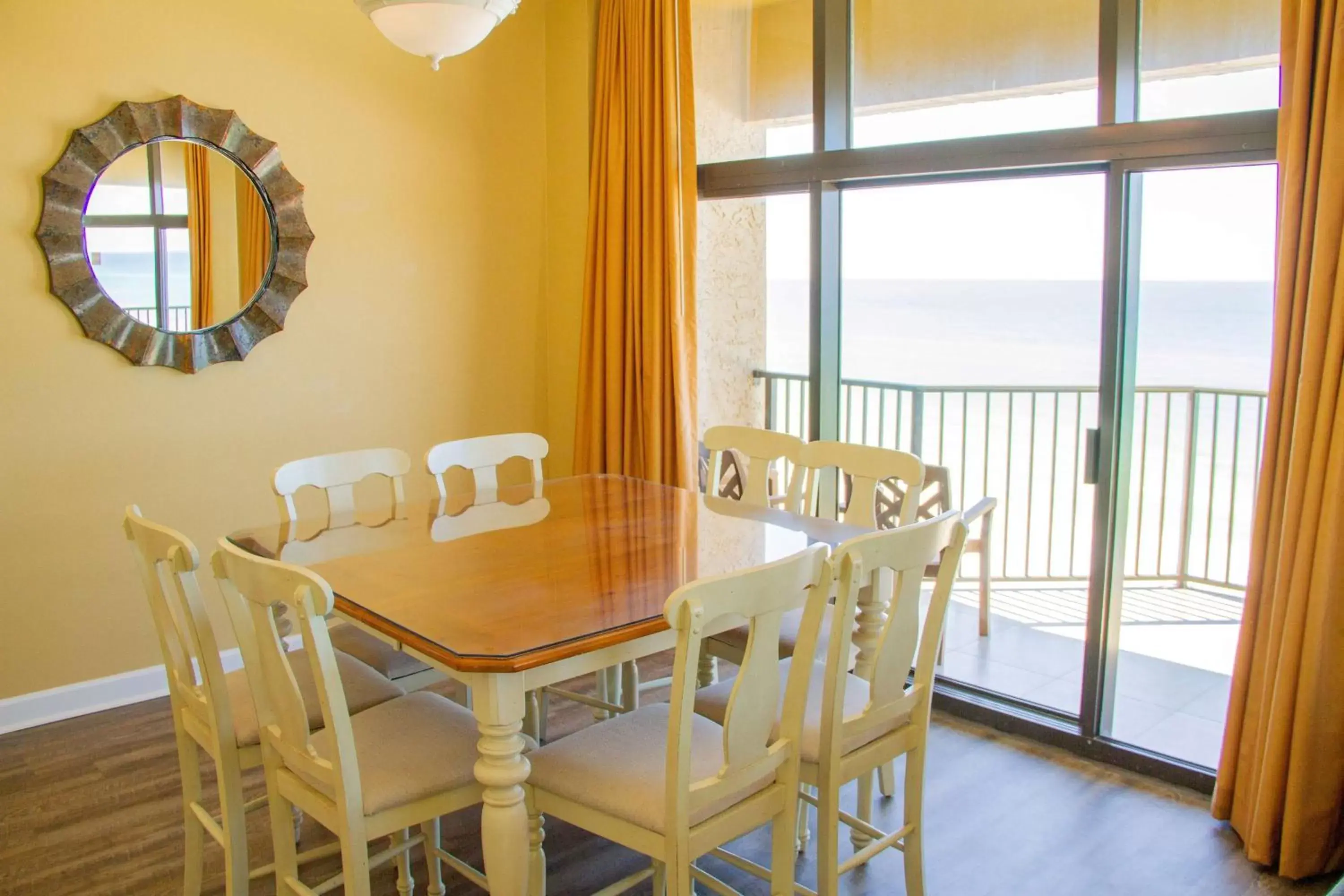 Photo of the whole room, Dining Area in Wyndham Garden Fort Walton Beach Destin