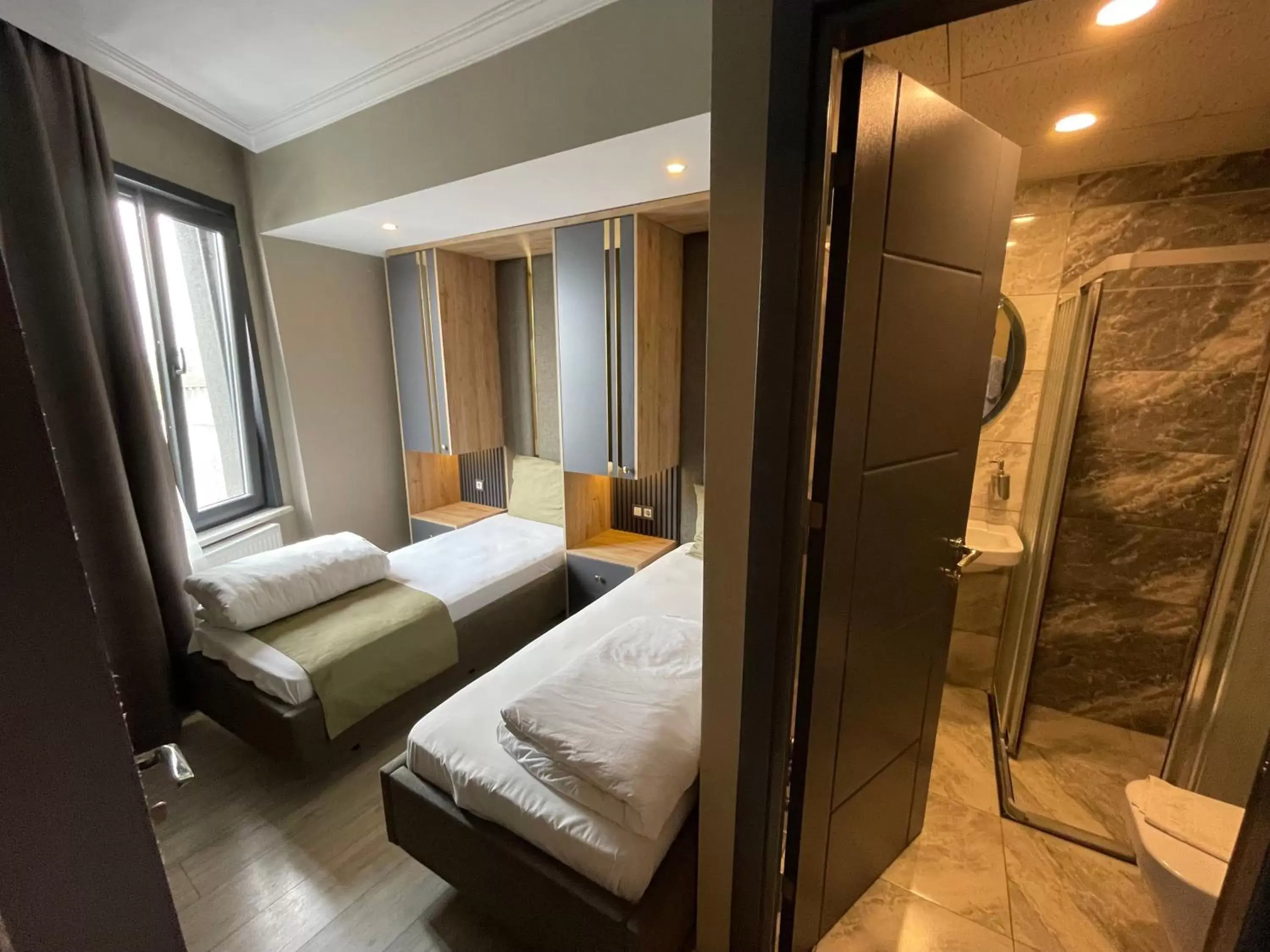 Shower, Bed in New Taksim Hotel