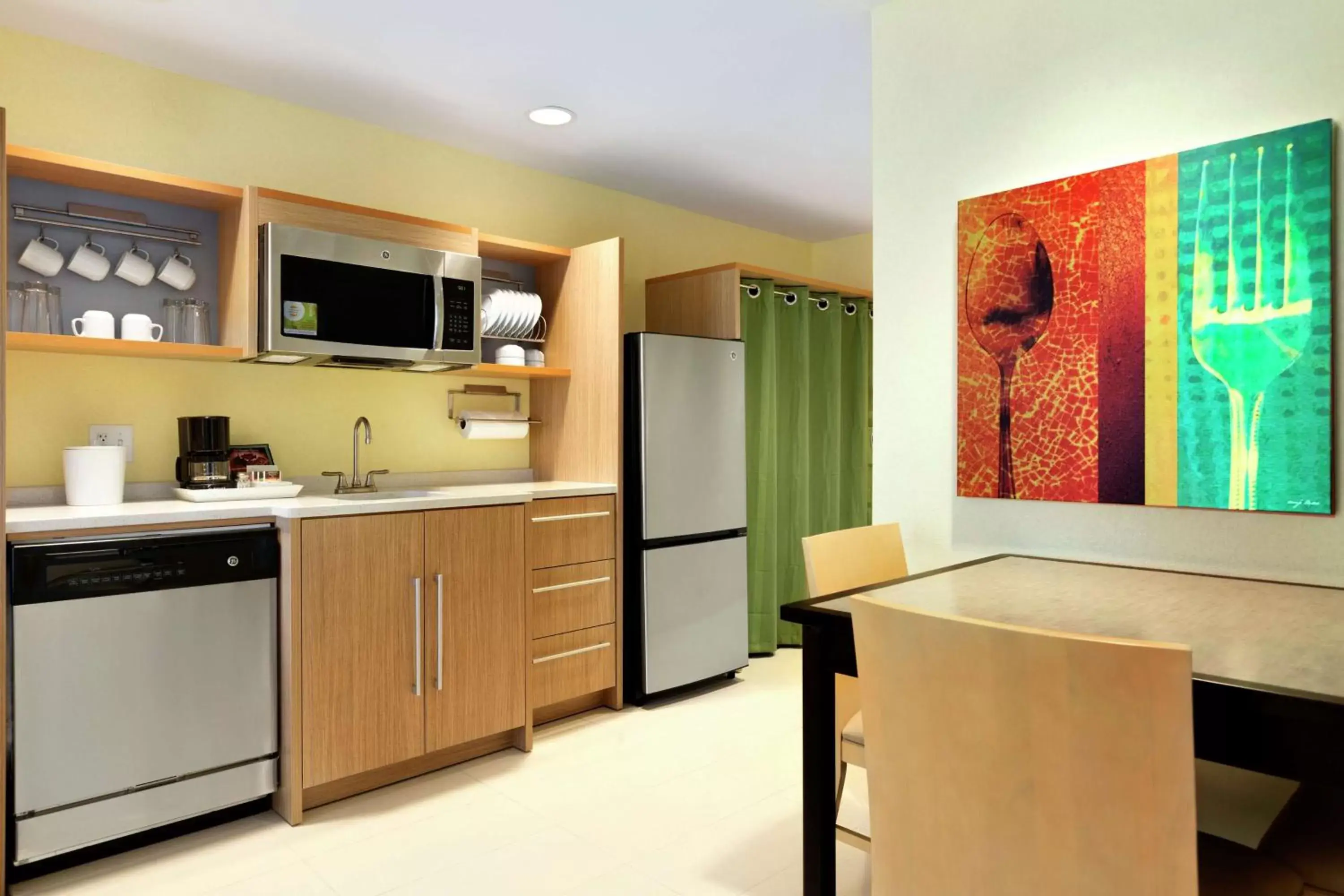Kitchen or kitchenette, Kitchen/Kitchenette in Home2 Suites by Hilton Saratoga Malta