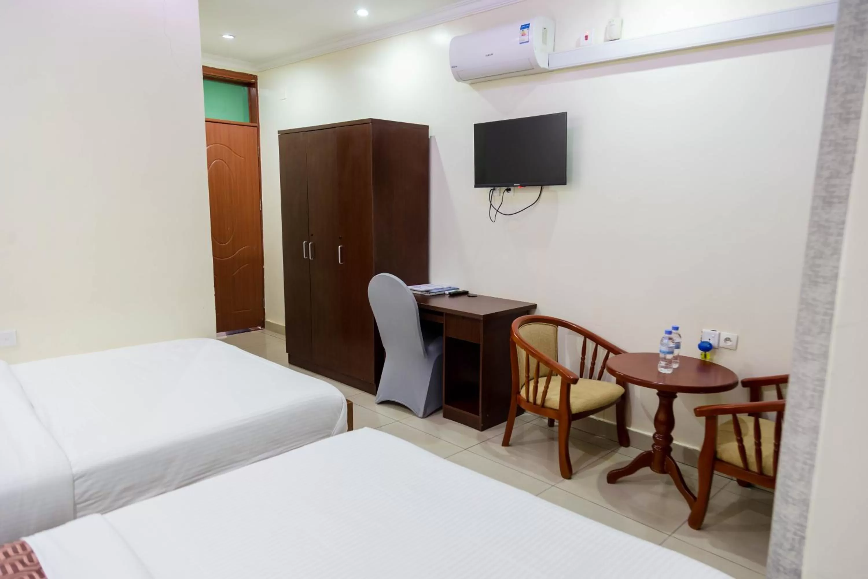 Twin Room in Olympic Hotel