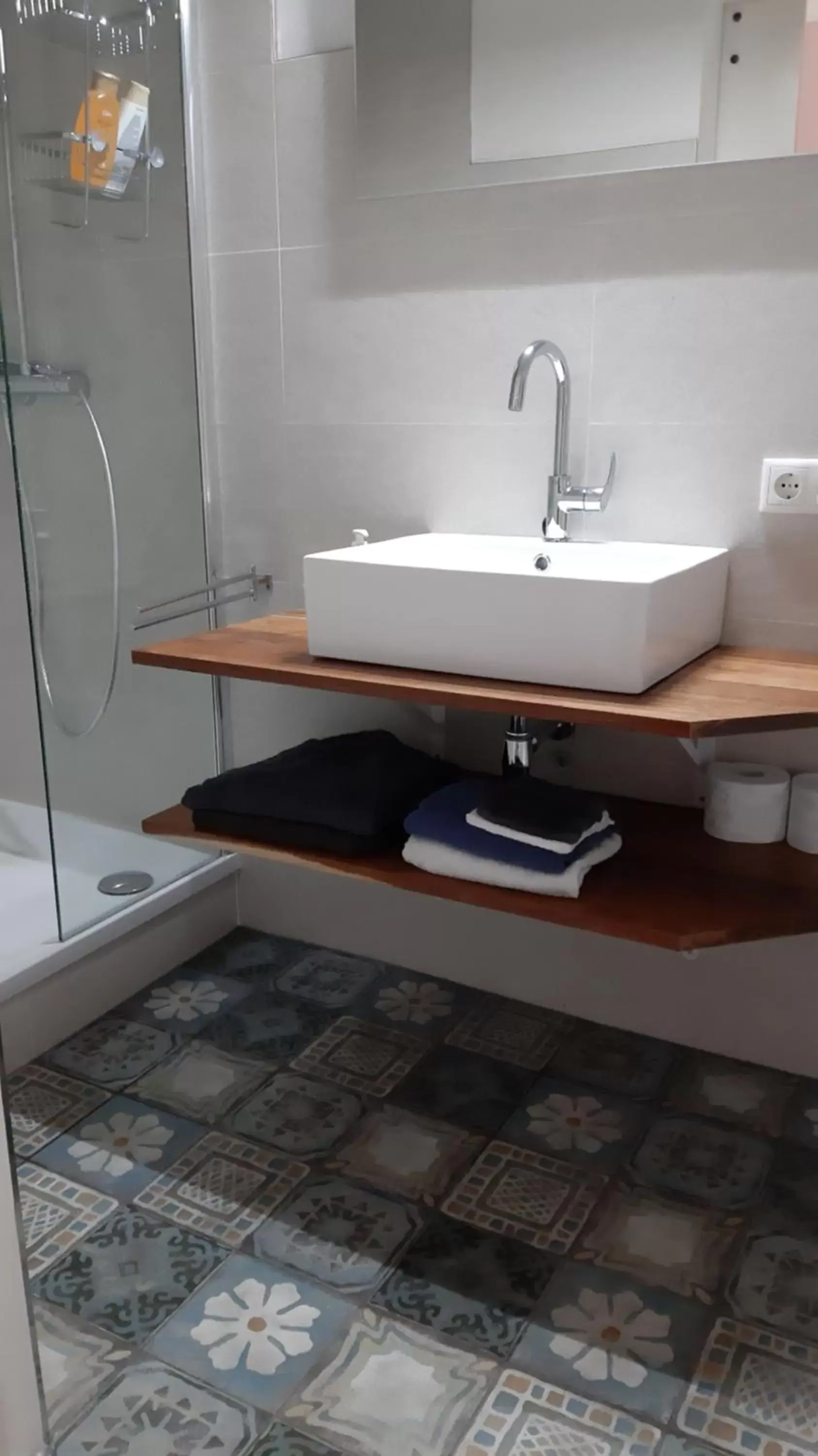 Bathroom in Lekkerwegbijleeuwen, 1 minuut naar hartje centrum