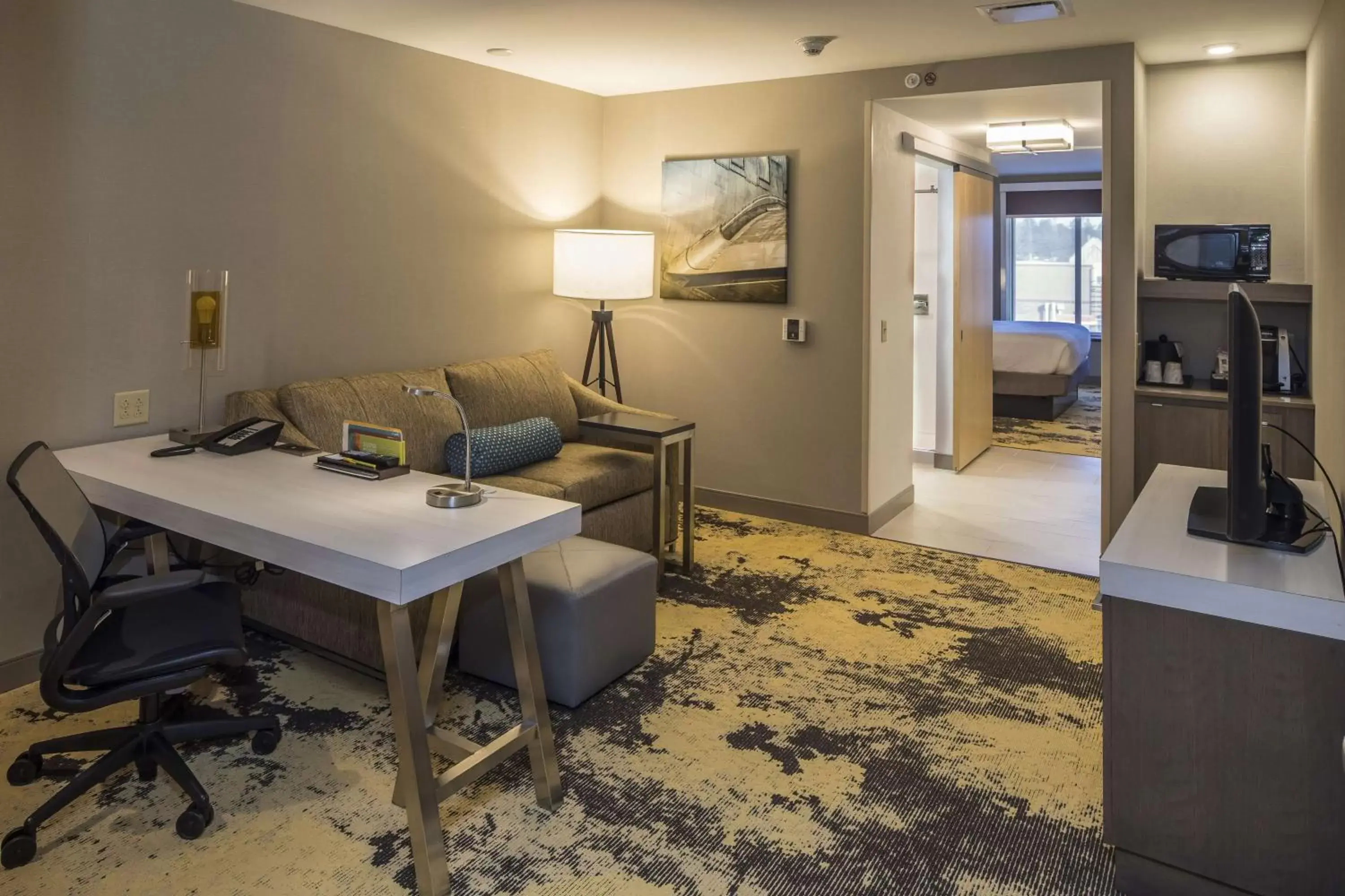 Bedroom, Seating Area in Hilton Garden Inn Pittsburgh Airport