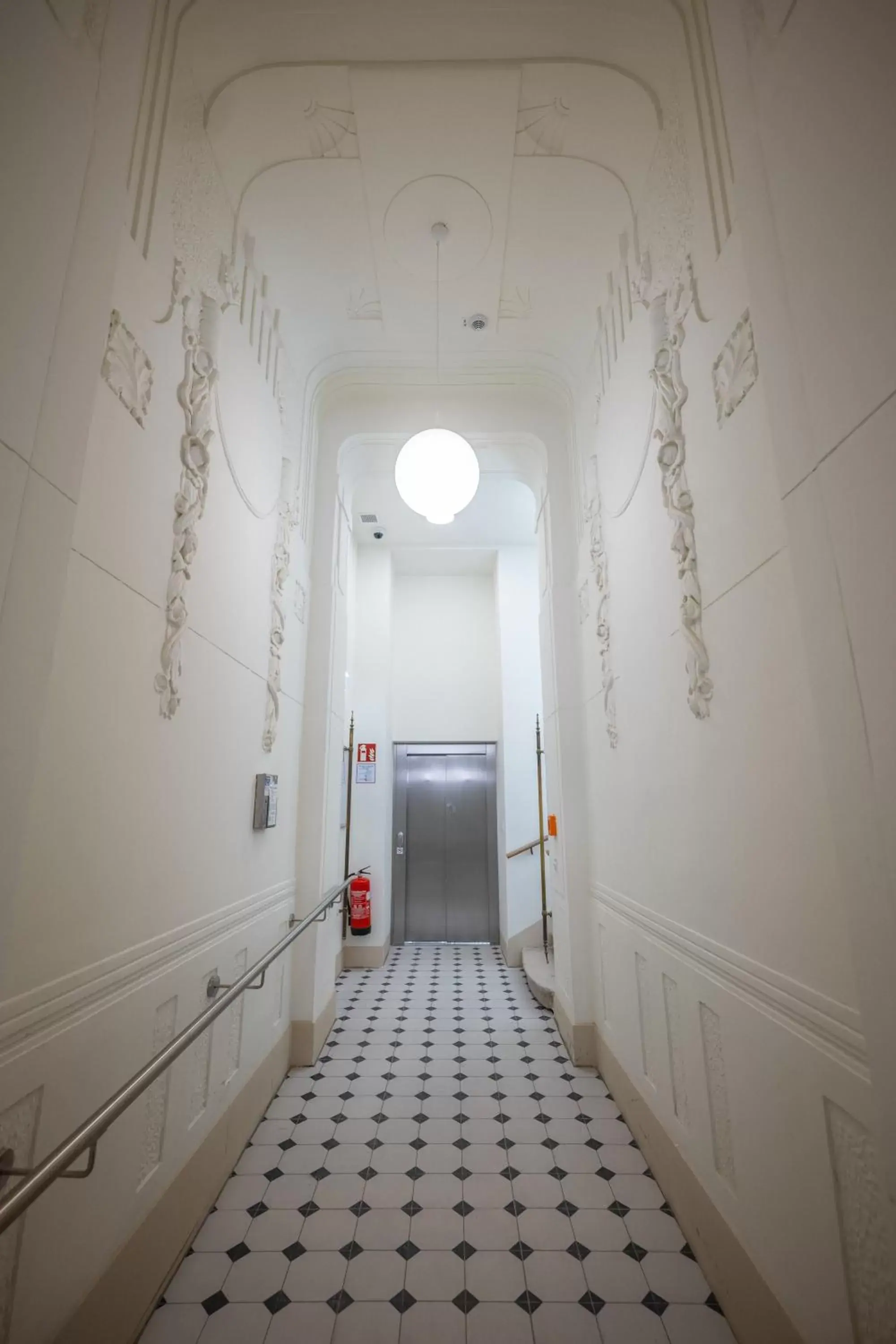 Property building in Jimmy's Apartments Emerald Property building in Jimmy's Apartments Emerald