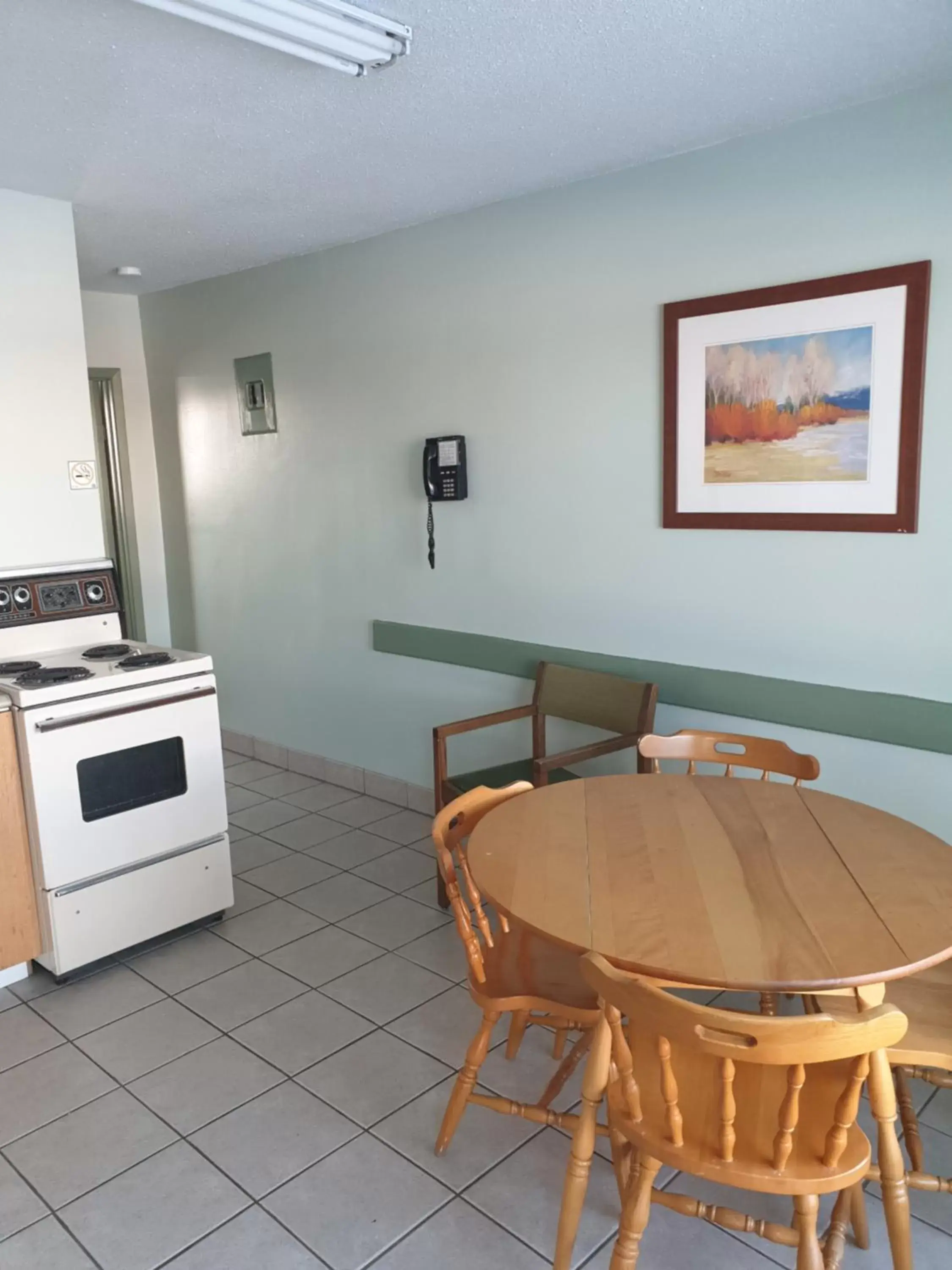 Dining Area in Chimo Motel