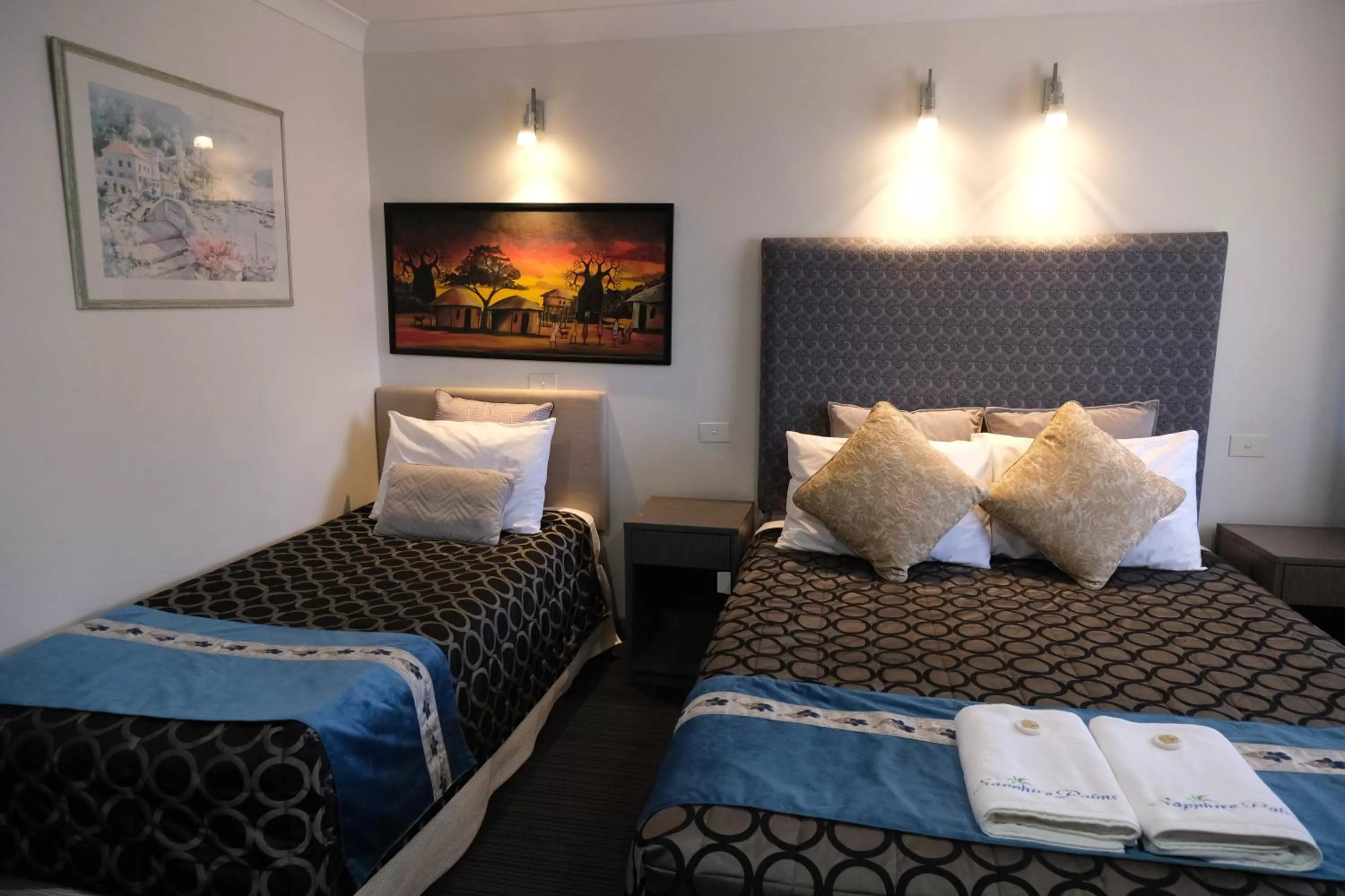 Bed in Sapphire Palms Motel