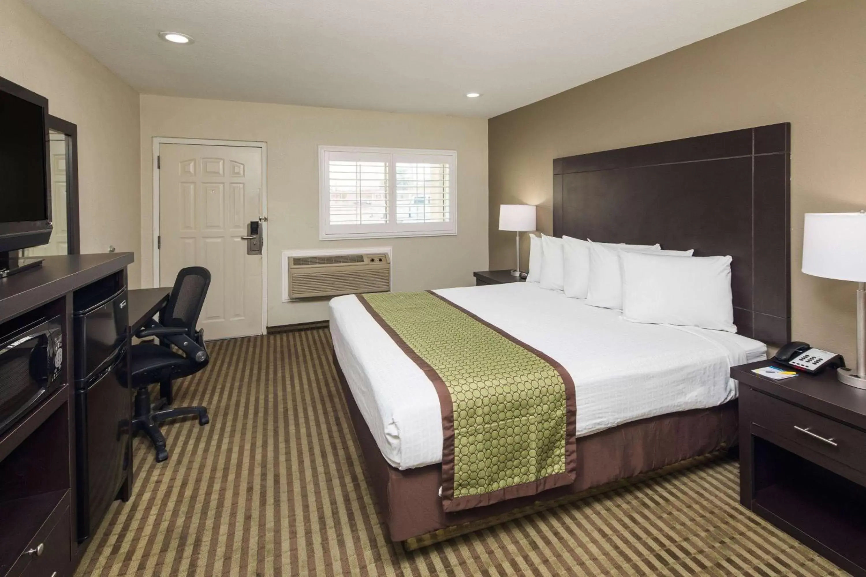 Photo of the whole room, Bed in Days Inn by Wyndham El Centro