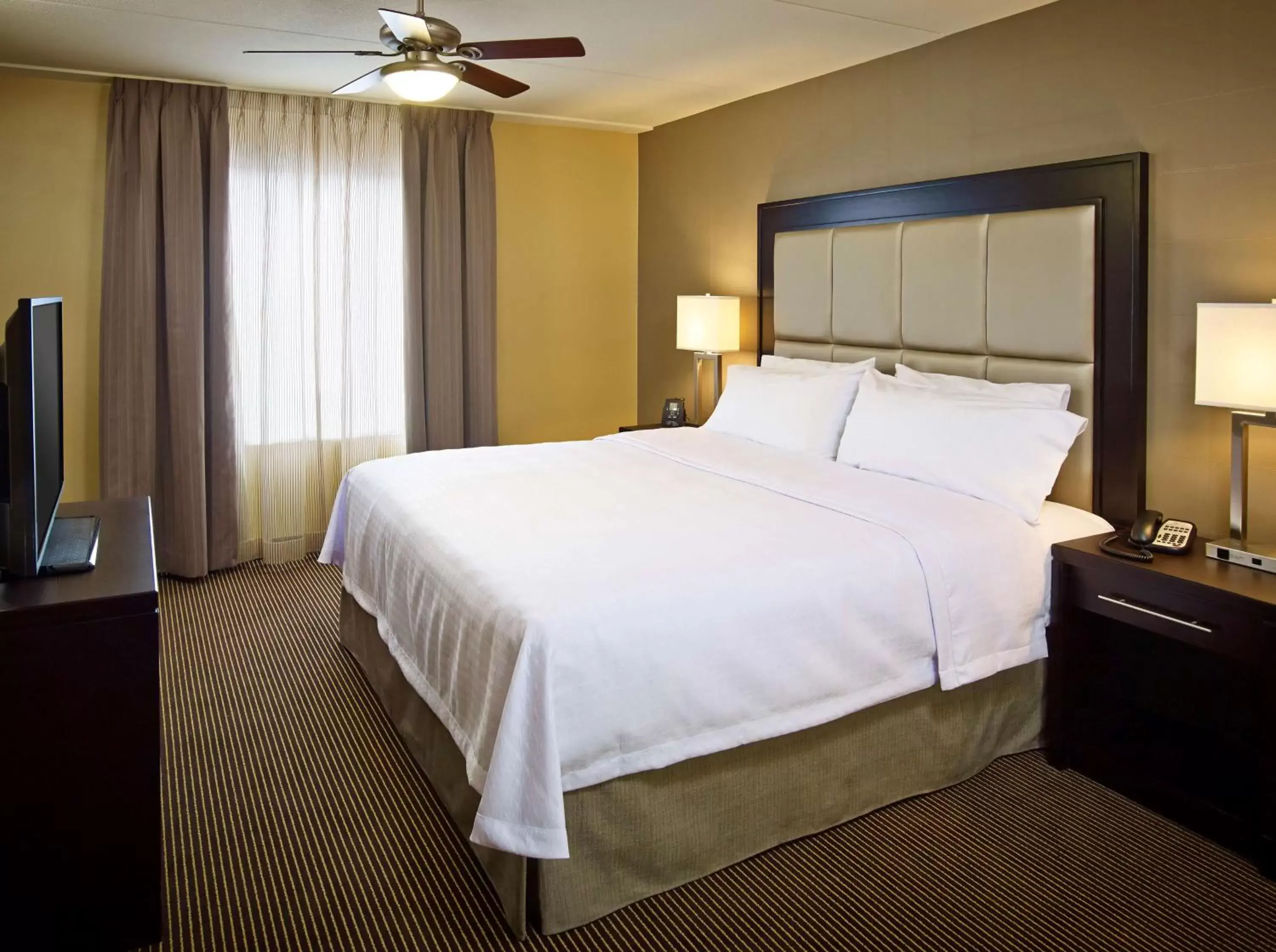 Bedroom, Bed in Homewood Suites by Hilton Hamilton