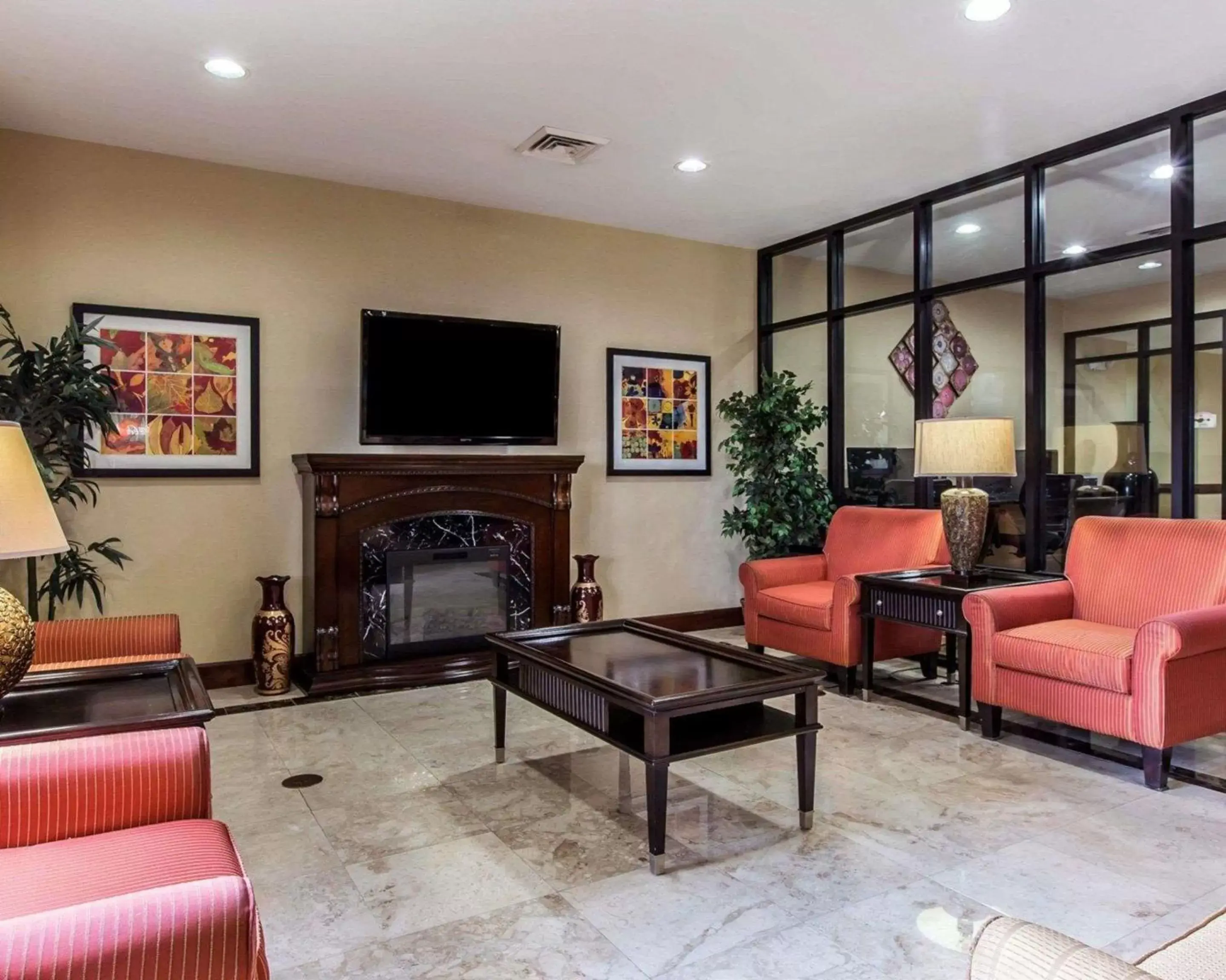 Lobby or reception, Seating Area in Comfort Suites Waycross