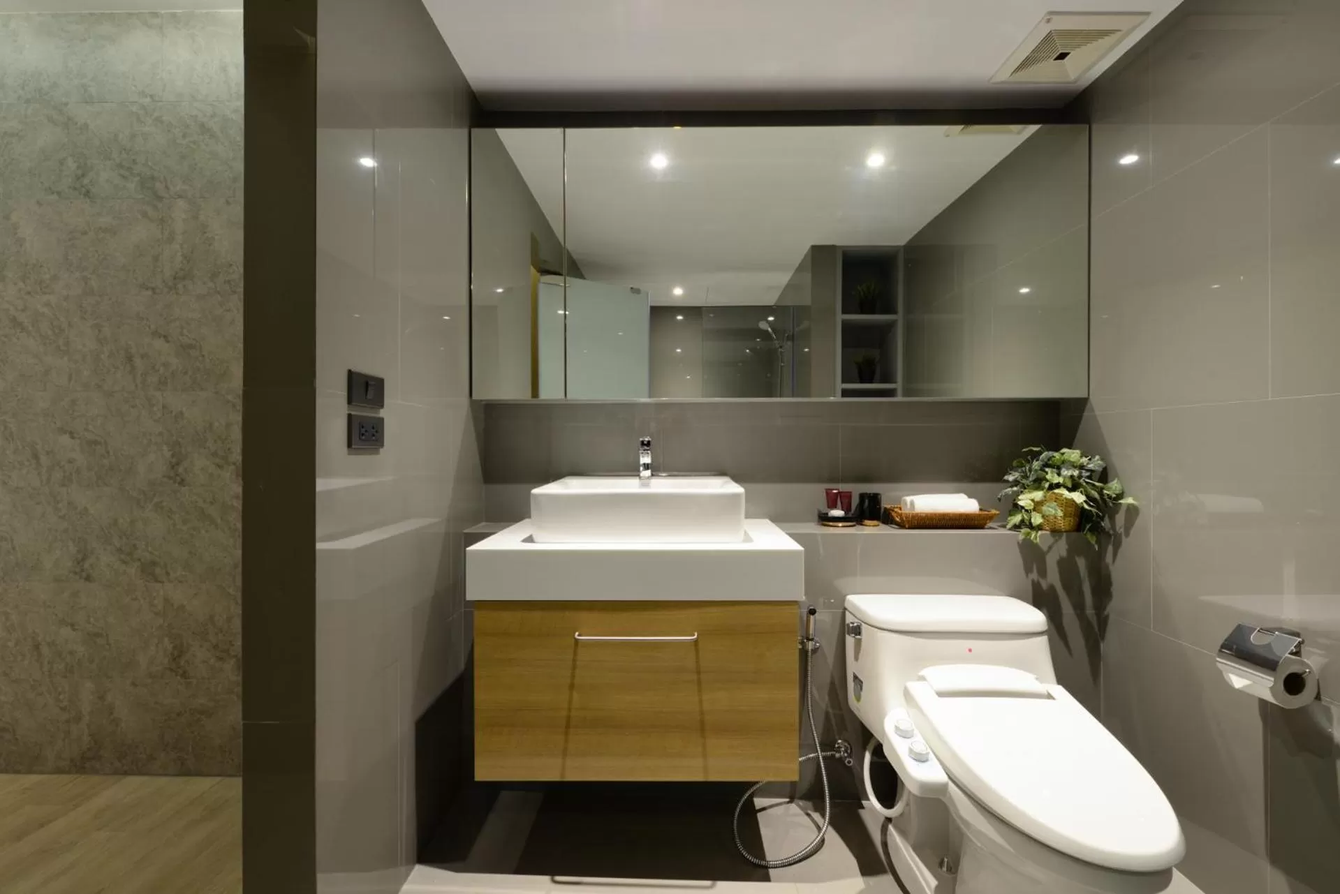Toilet in Aspira Tropical Residence Thong Lor