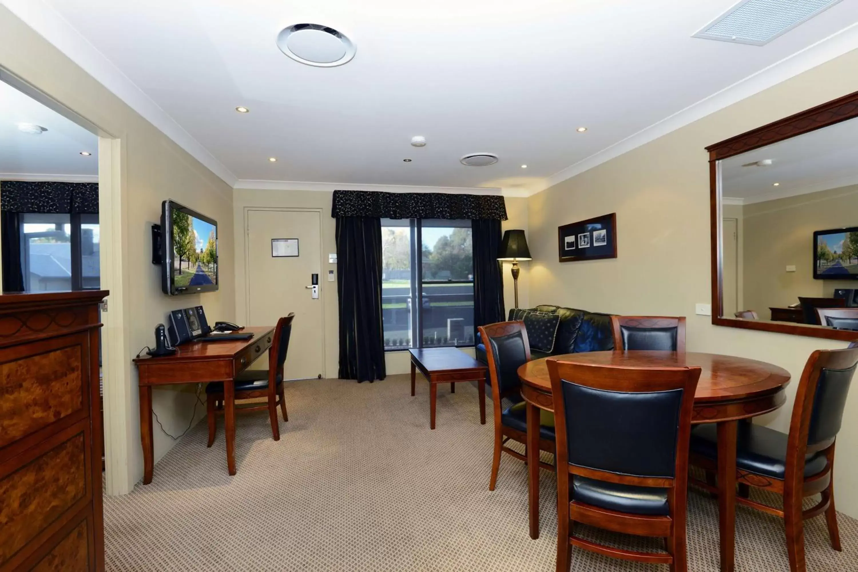 Photo of the whole room in Rydges Armidale