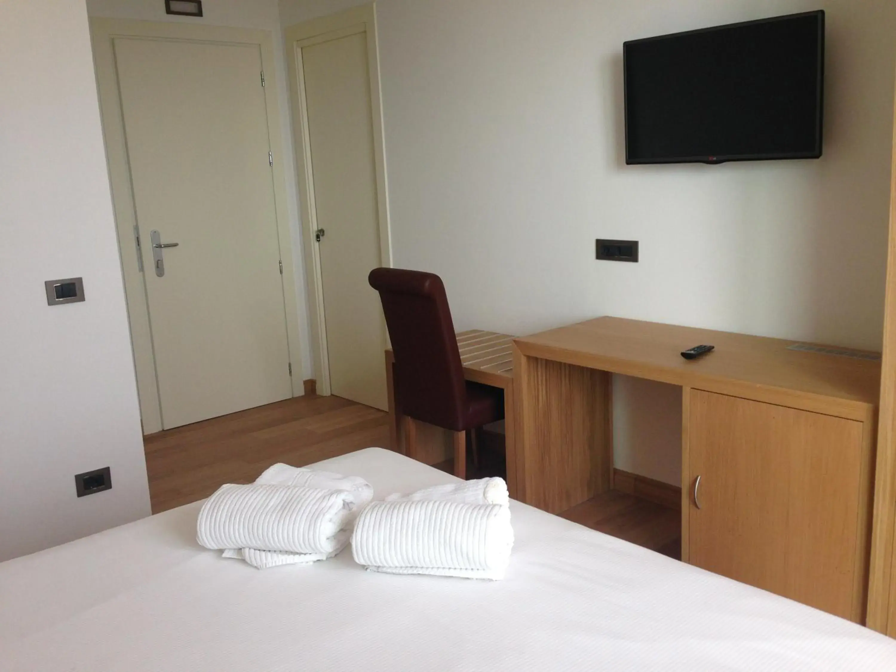 TV and multimedia, Room Photo in Villa Eva Hotel