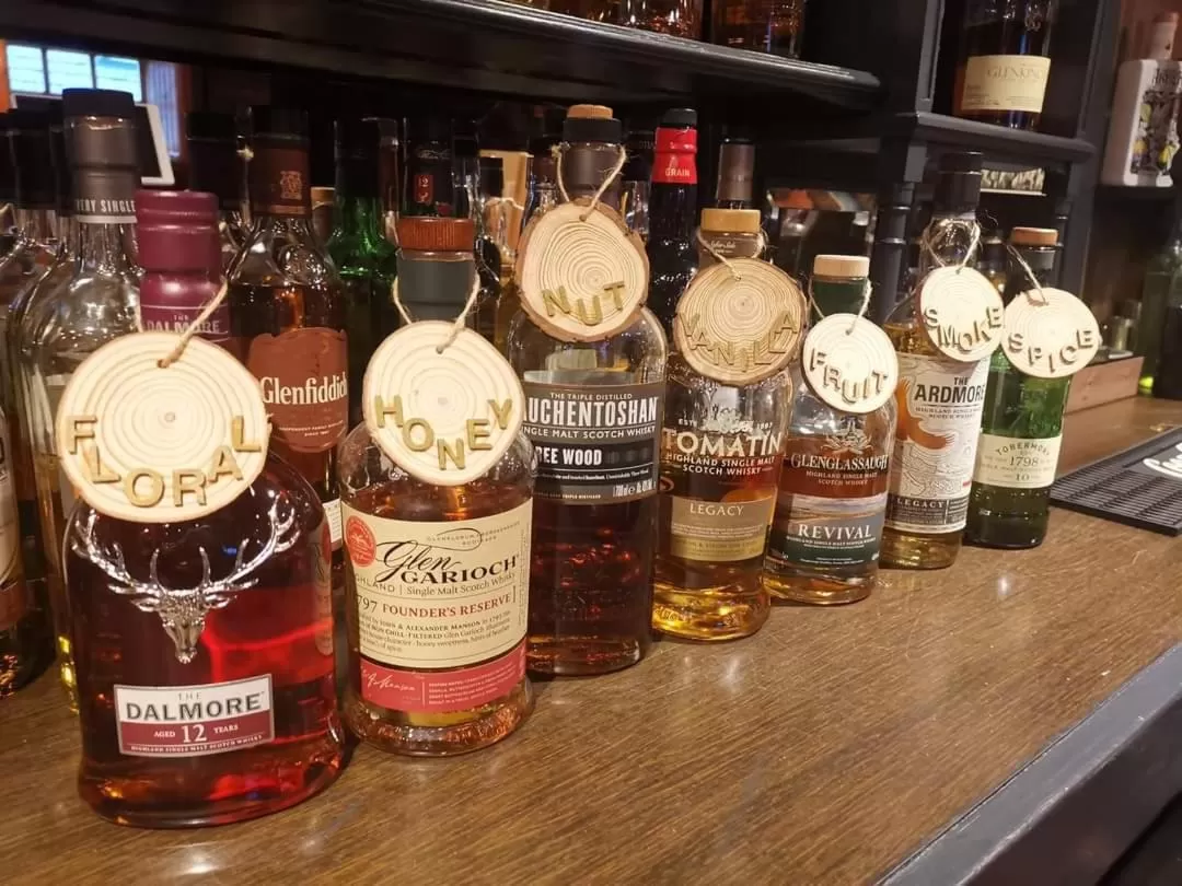 Lounge or bar in Whistlefield Inn