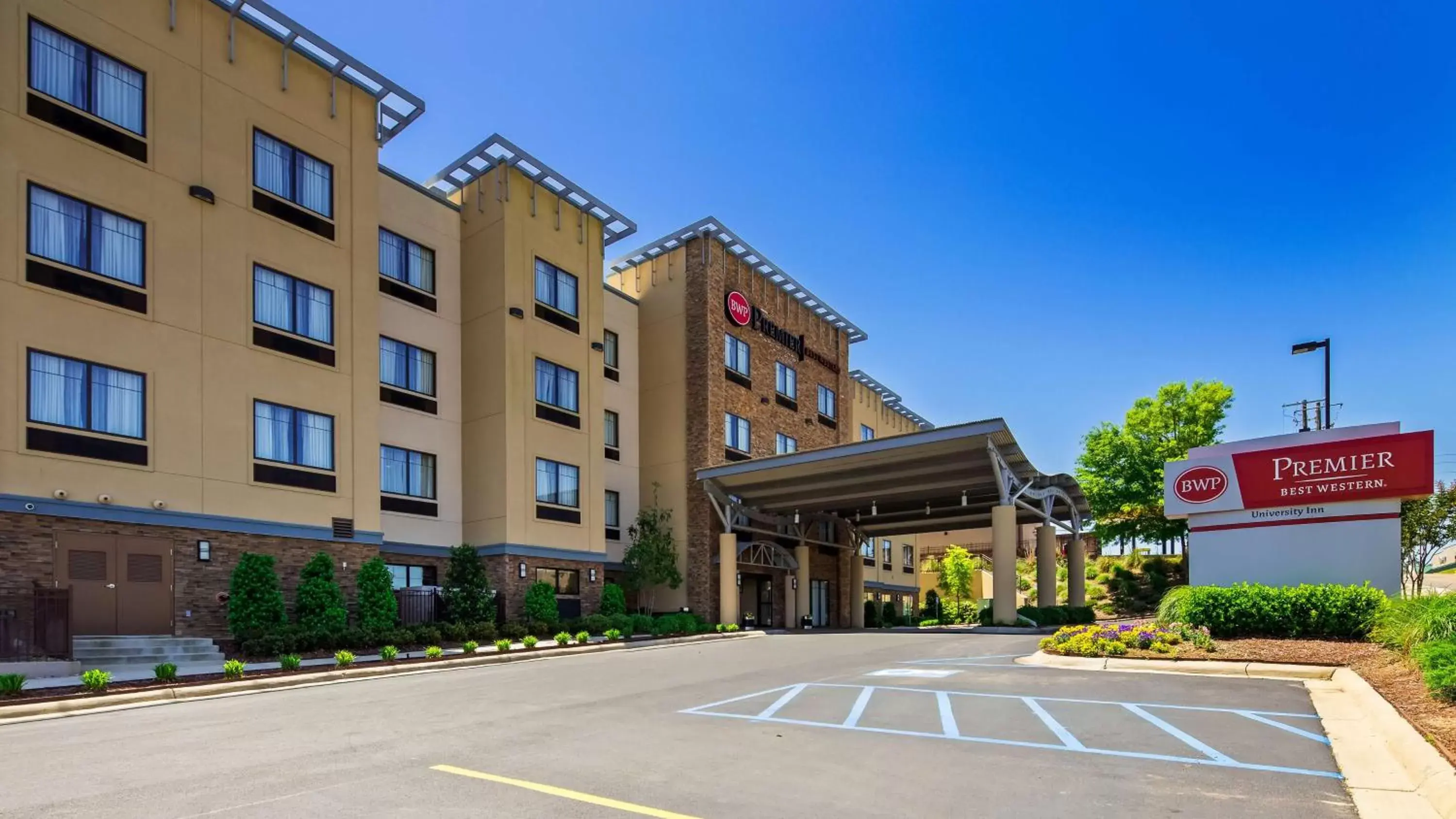 Property Building in Best Western Premier University Inn