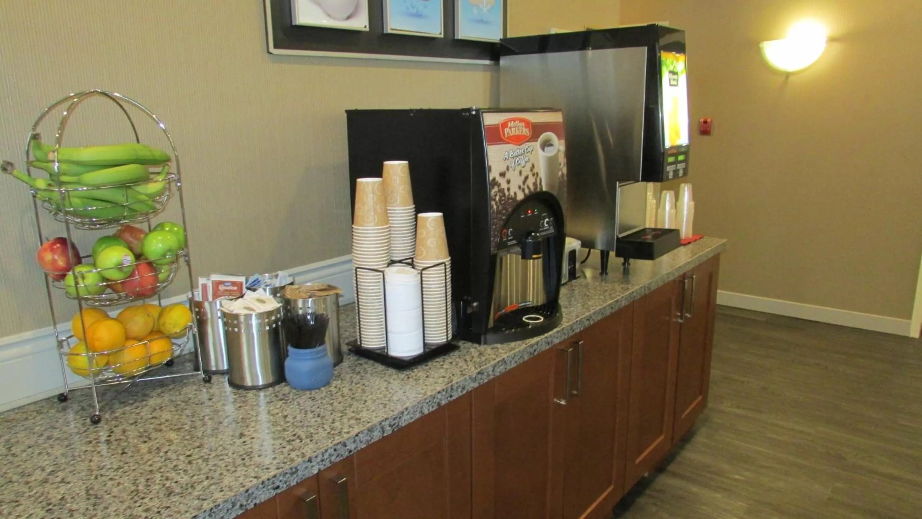 Dining area in Days Inn & Suites by Wyndham Brooks