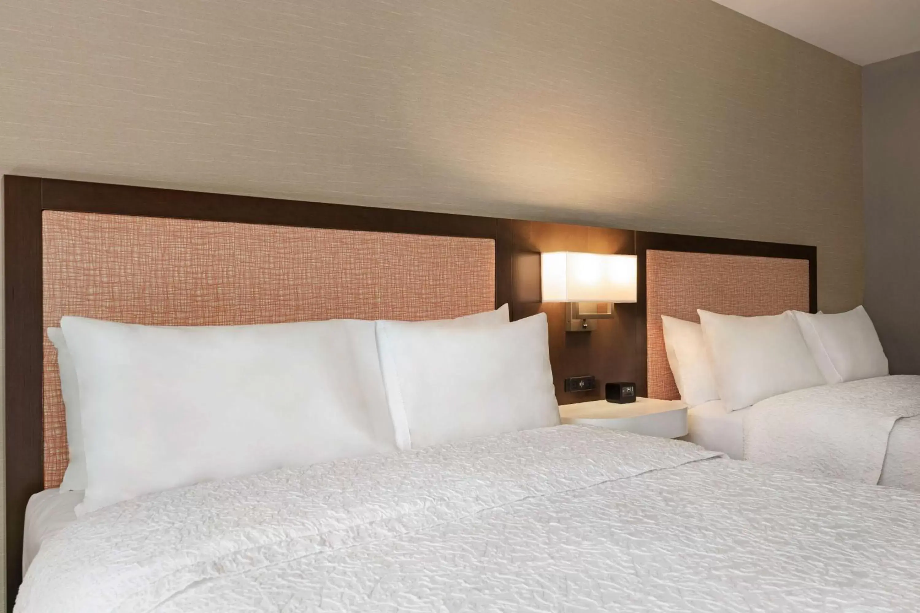 Bed in Hampton Inn & Suites Ocean City West