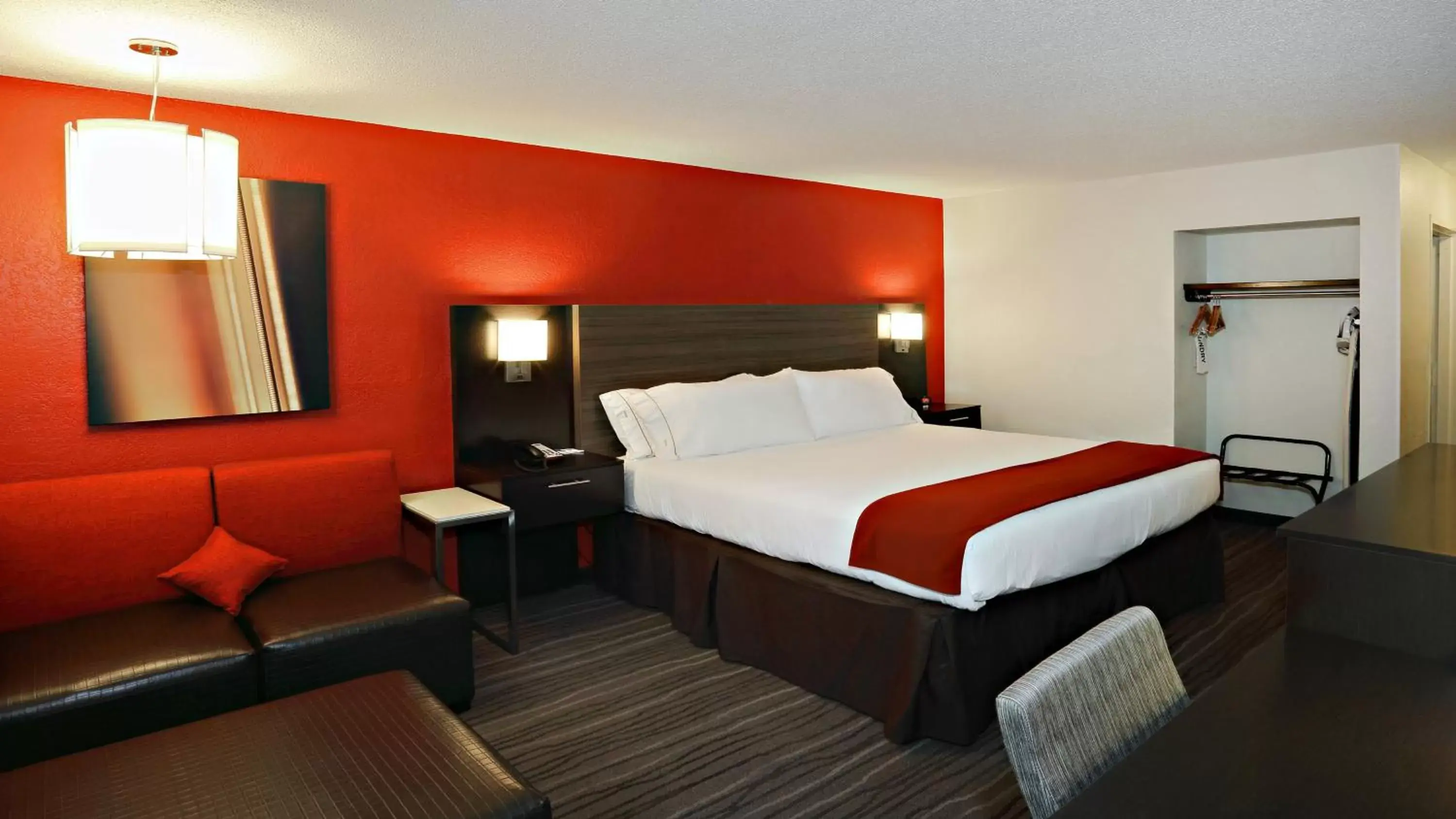 Photo of the whole room, Bed in Holiday Inn Express Brentwood-South Cool Springs, an IHG Hotel