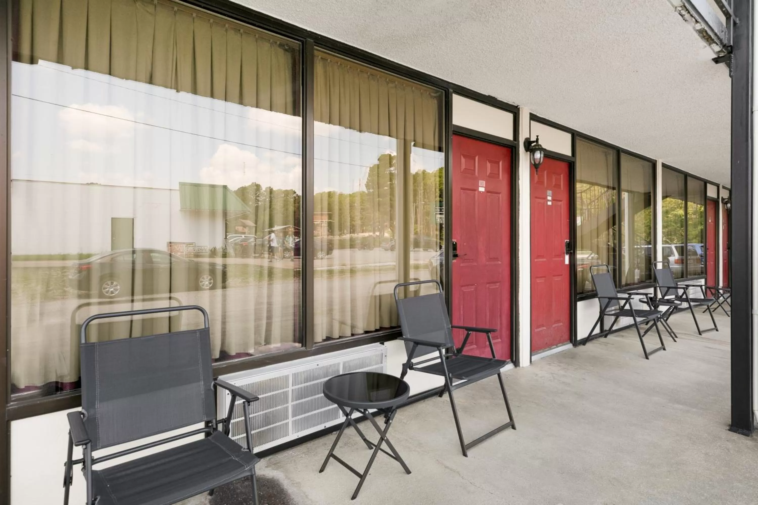 Patio in Candlewick Inn and Suites