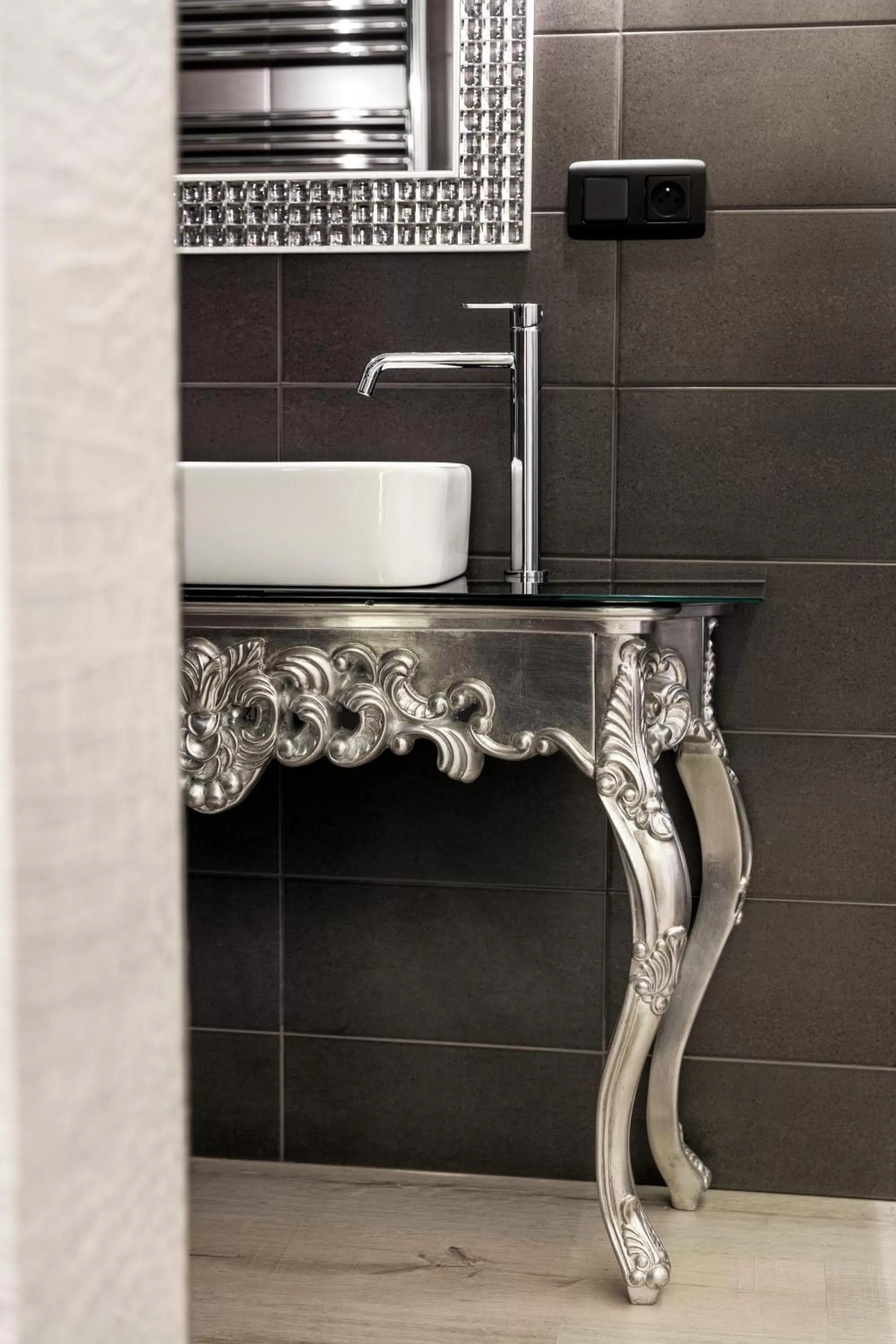 Decorative detail in Pytloun Imperial Design Suites