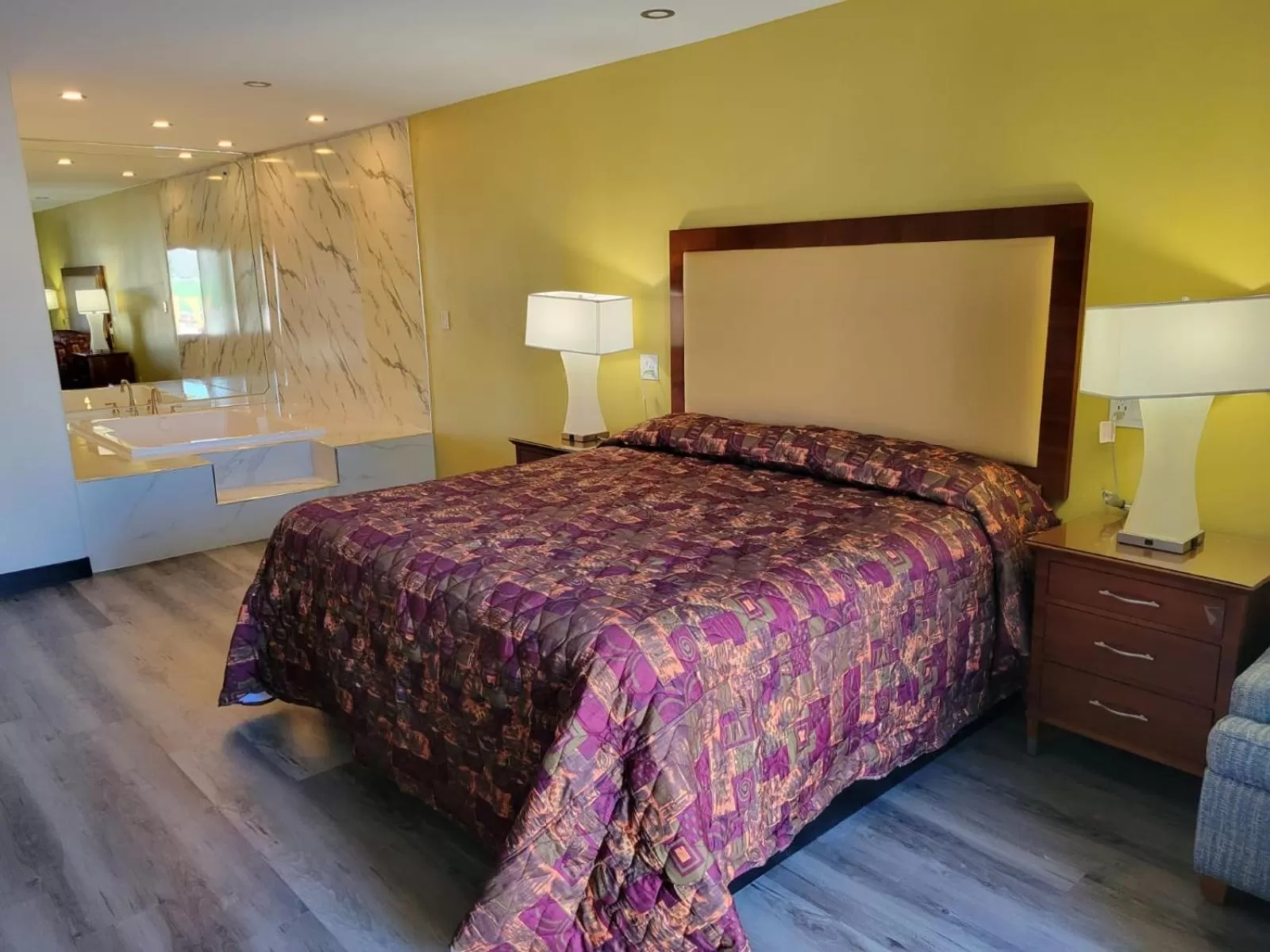 Bed in Stadium Inn & Spas