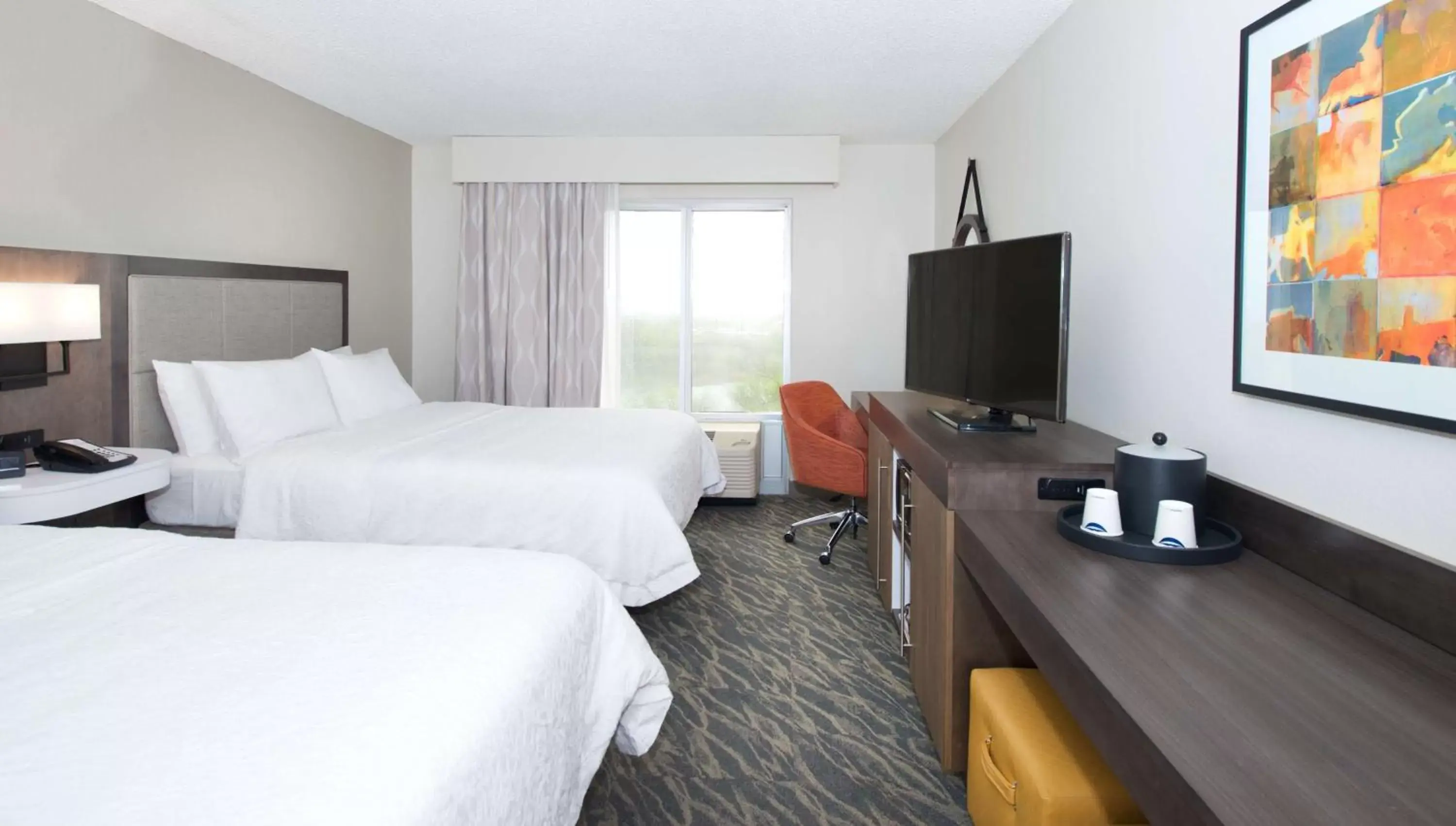 Bed, TV/Entertainment Center in Hampton Inn & Suites N Ft Worth-Alliance Airport