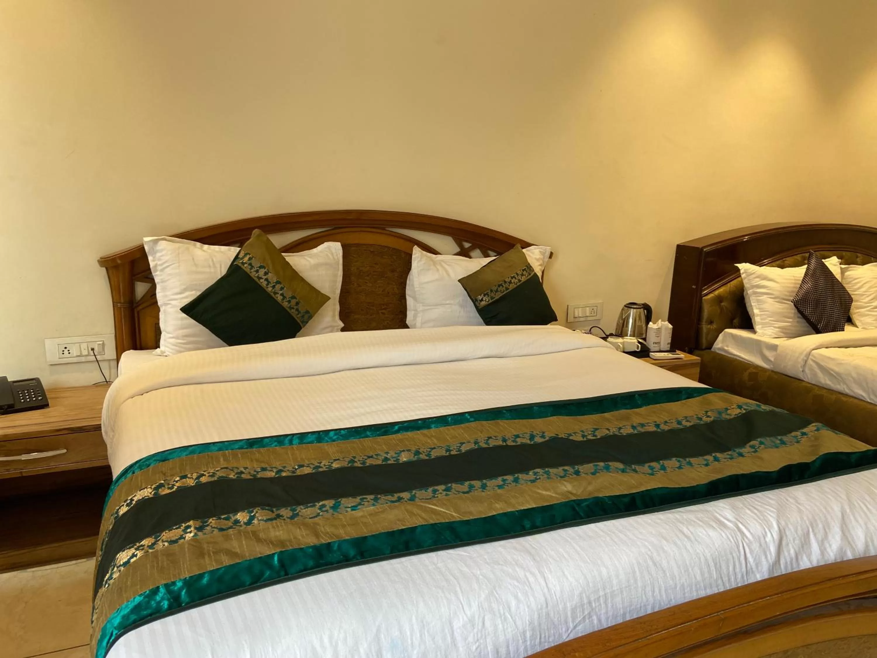 Bedroom, Bed in Hotel Exotic - 5 min walk from Golden Temple