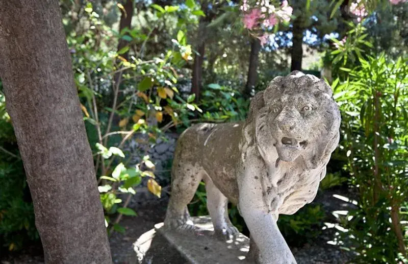 Decorative detail, Other Animals in Hotel Villa Sirina