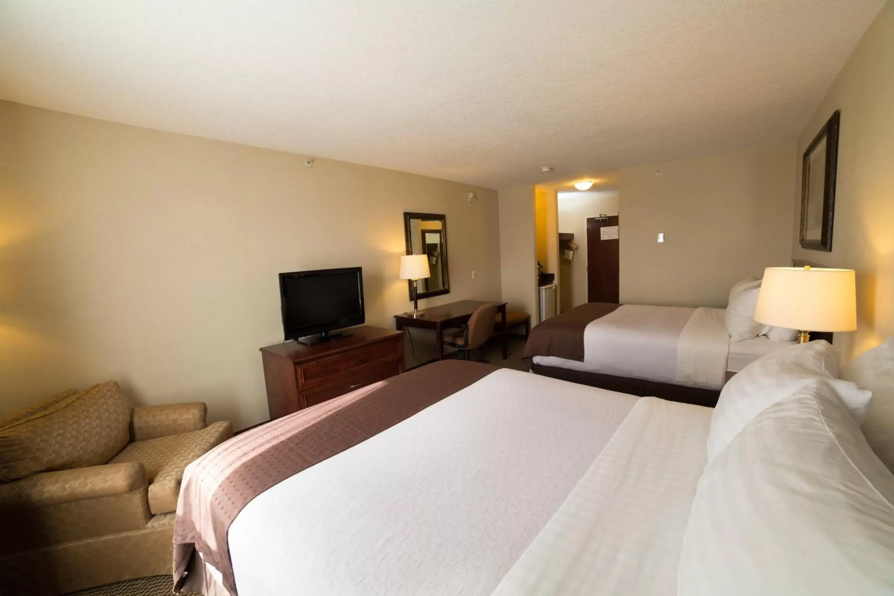 Standard Queen Room with Two Queen Beds in Holiday Inn & Suites Lloydminster, an IHG Hotel Standard Queen Room with Two Queen Beds in Holiday Inn & Suites Lloydminster, an IHG Hotel