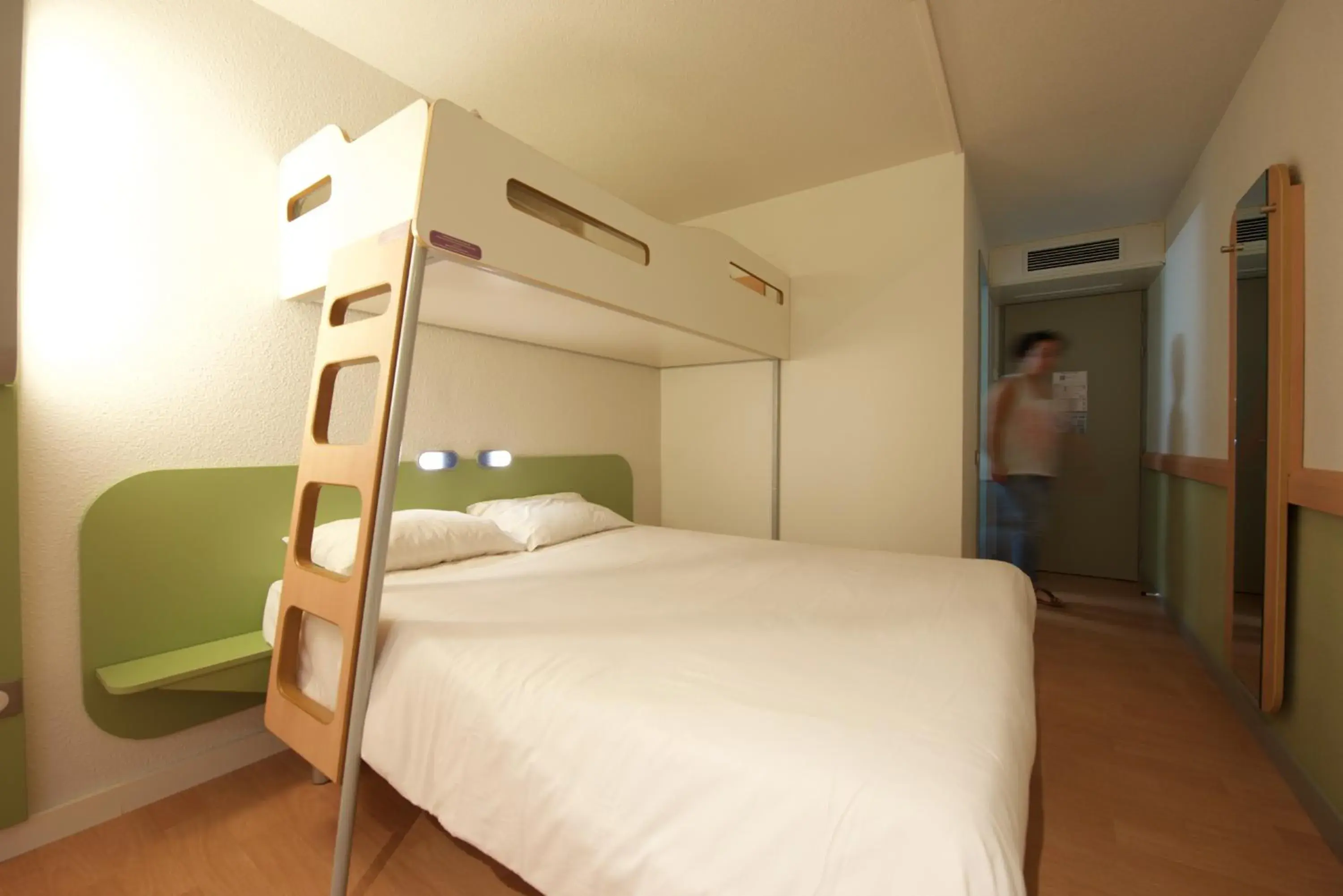 People, Bunk Bed in ibis budget Saint Paul Les Dax