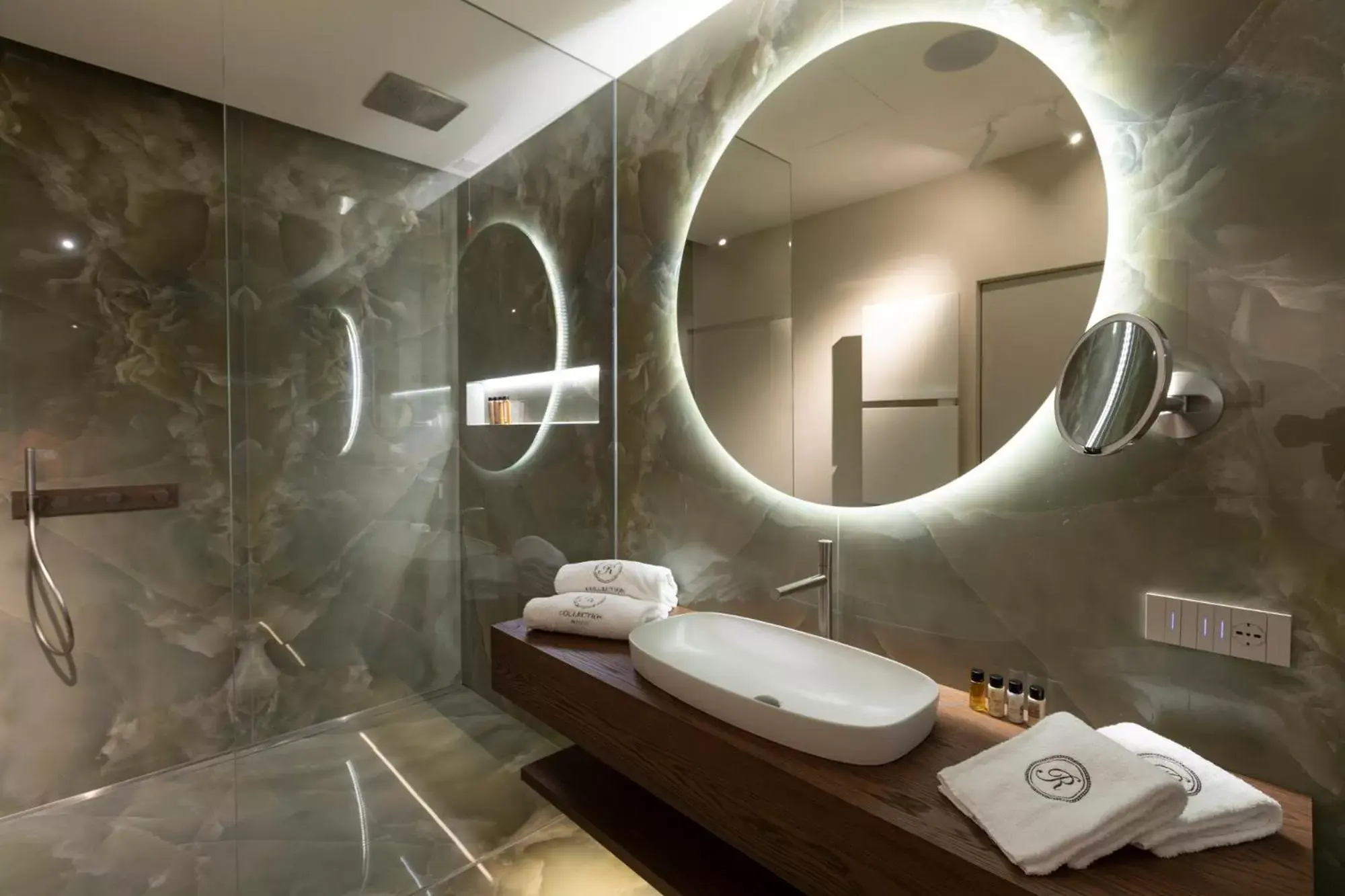 Bathroom in Grand Hotel Victoria concept & spa, by R Collection Hotels