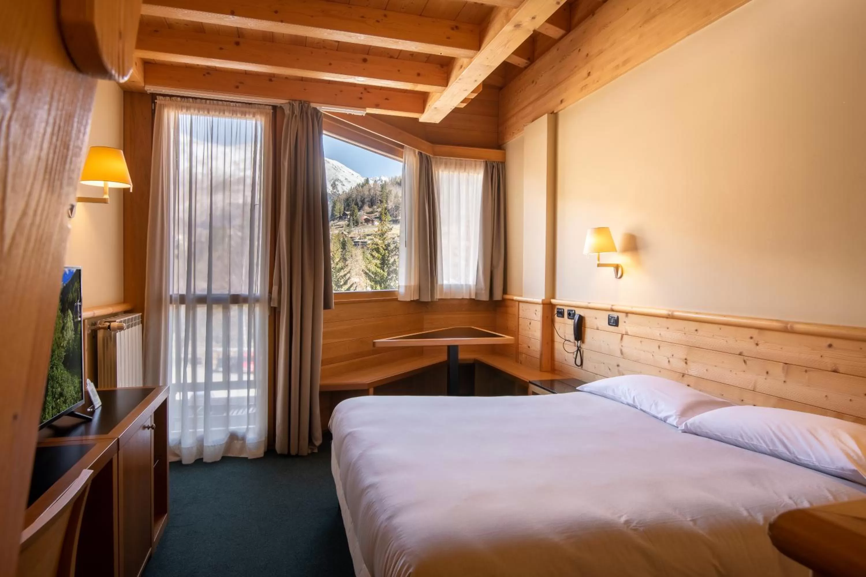 Bed in Hotel Garni Pegrà