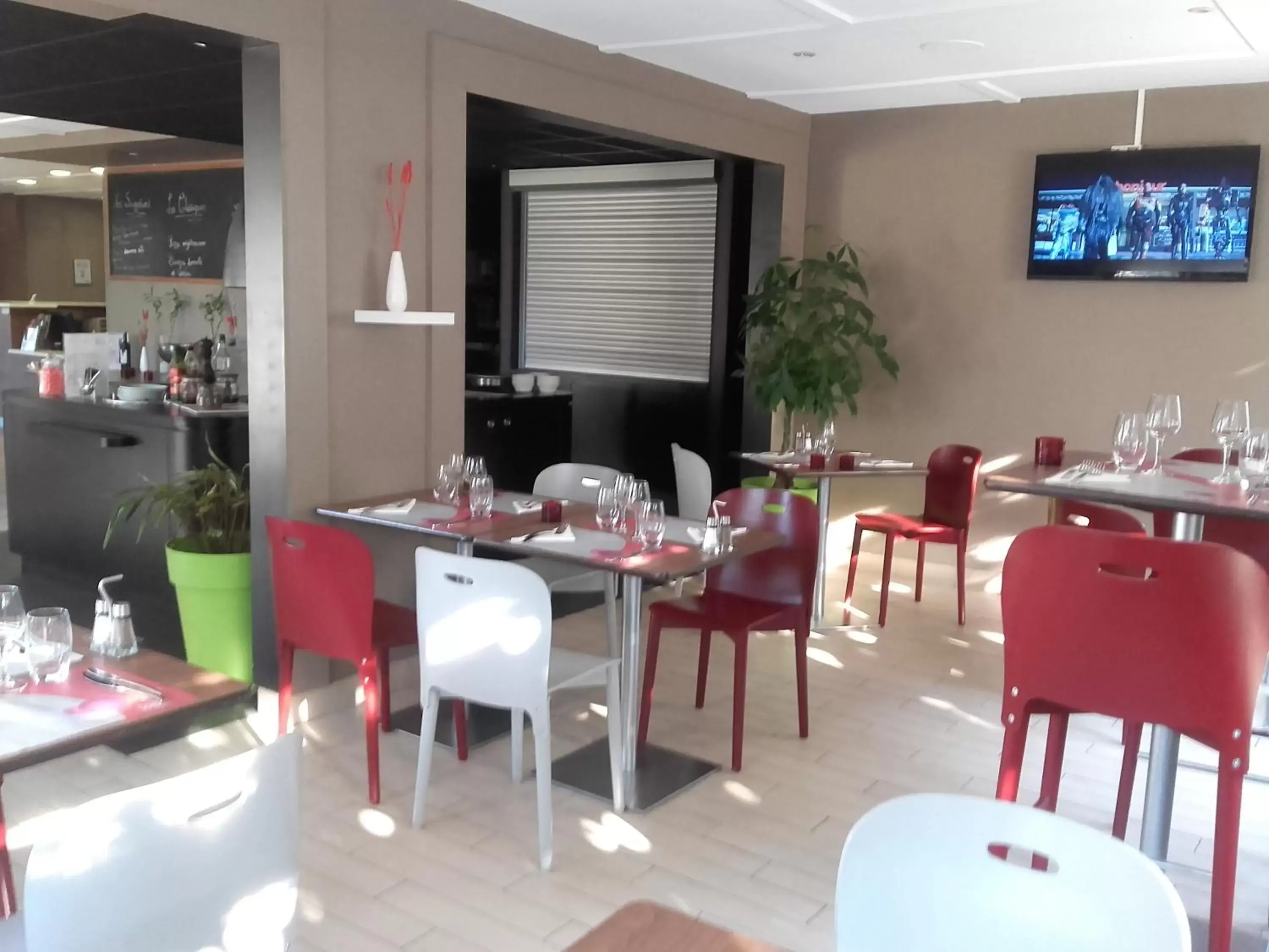 Restaurant/Places to Eat in Campanile Marmande