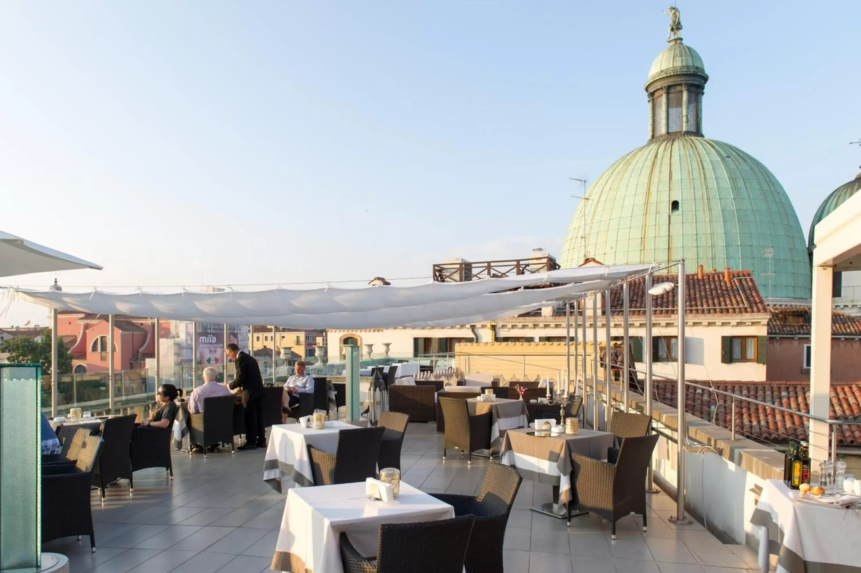 Restaurant/Places to Eat in Hotel Carlton On The Grand Canal