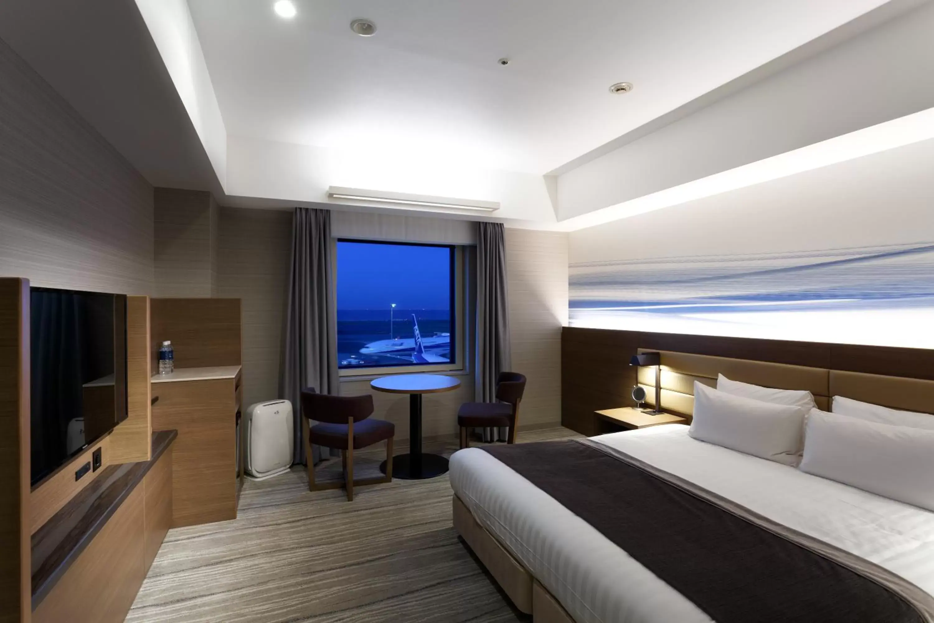 Photo of the whole room, Bed in Haneda Excel Hotel Tokyu Haneda Airport Terminal 2 Photo of the whole room, Bed in Haneda Excel Hotel Tokyu Haneda Airport Terminal 2