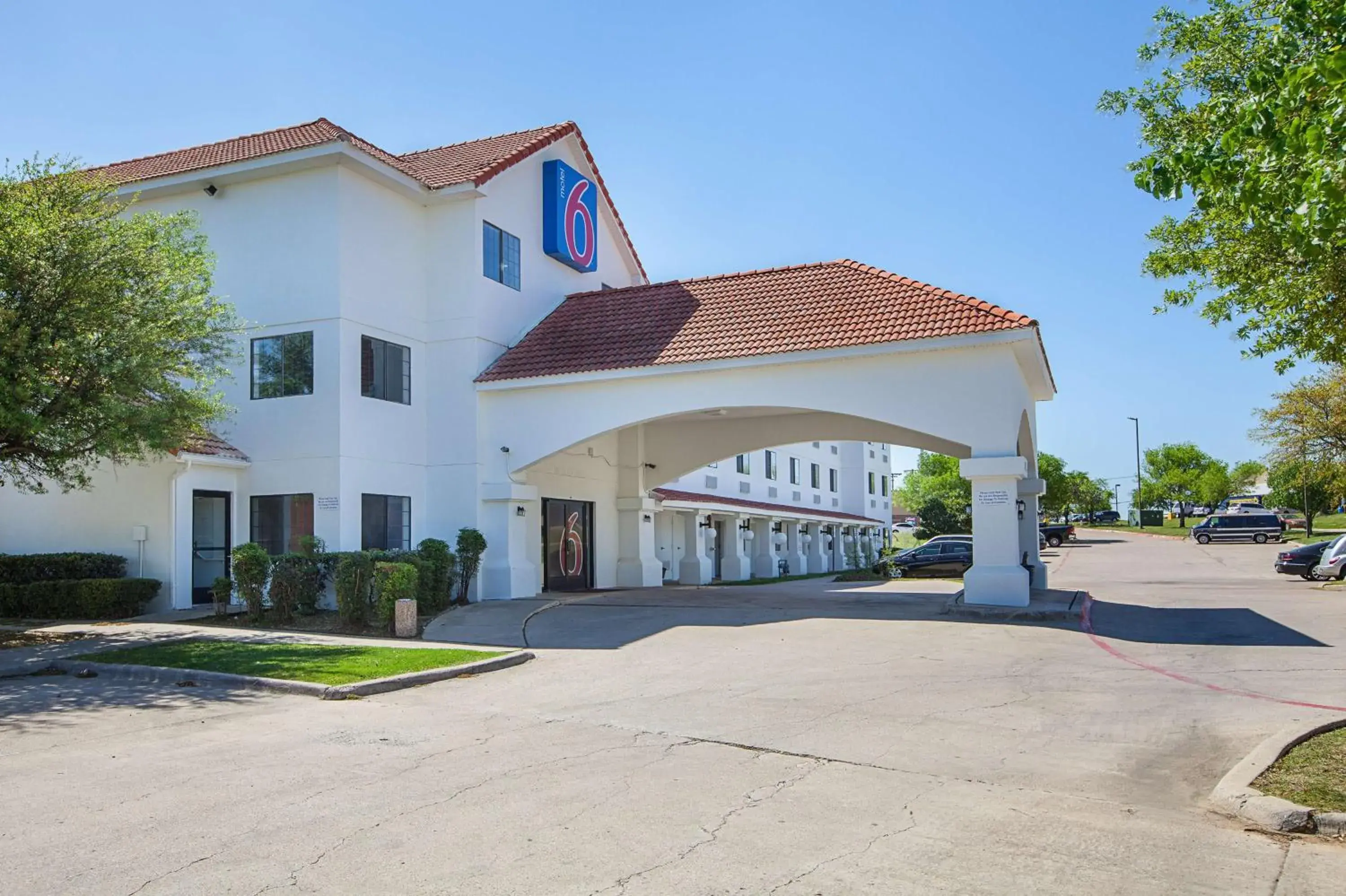 Property Building in Motel 6-Bedford, TX - Fort Worth