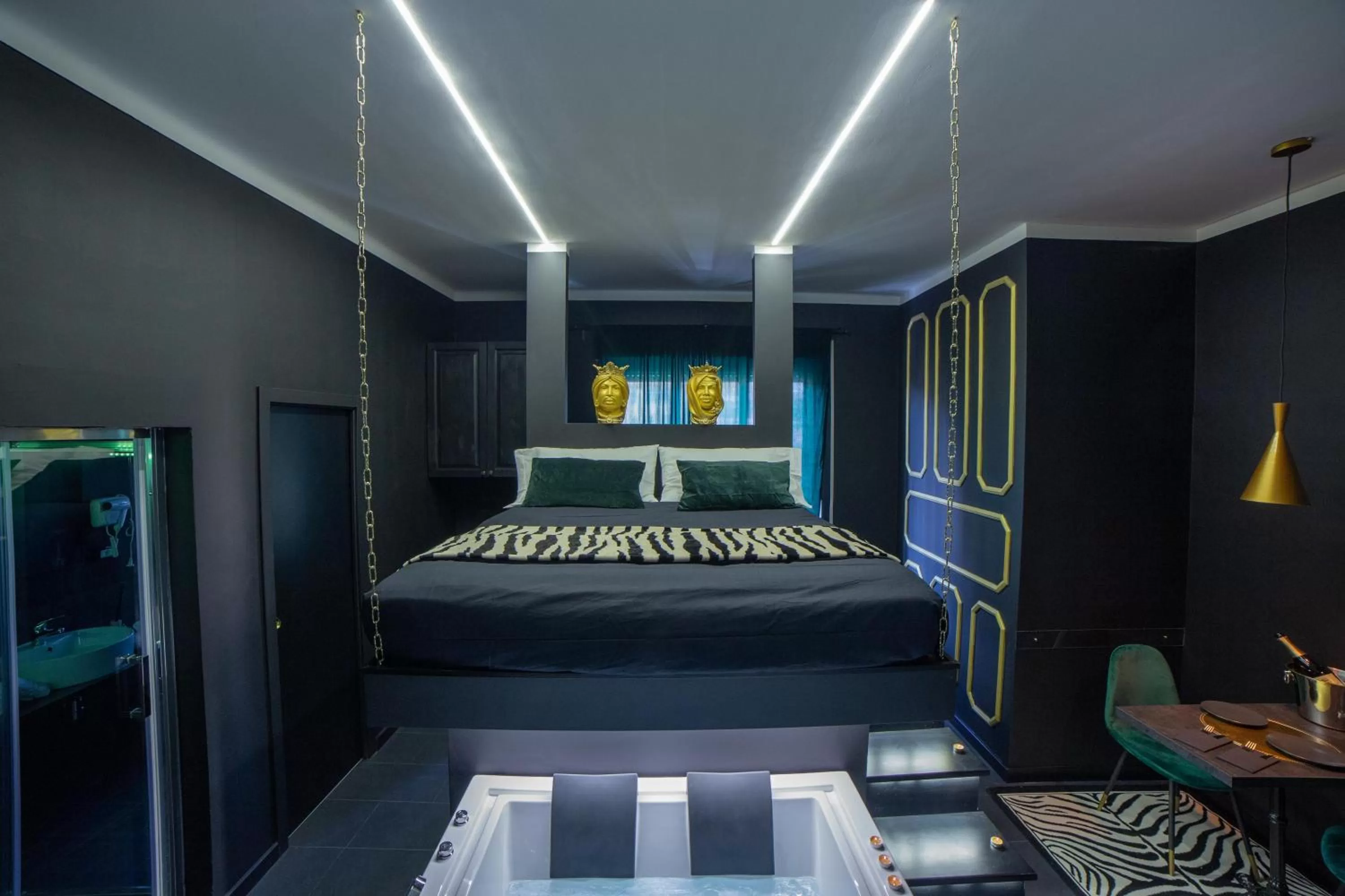 Bed in Love Suite Roma - Il Nido d'Amore