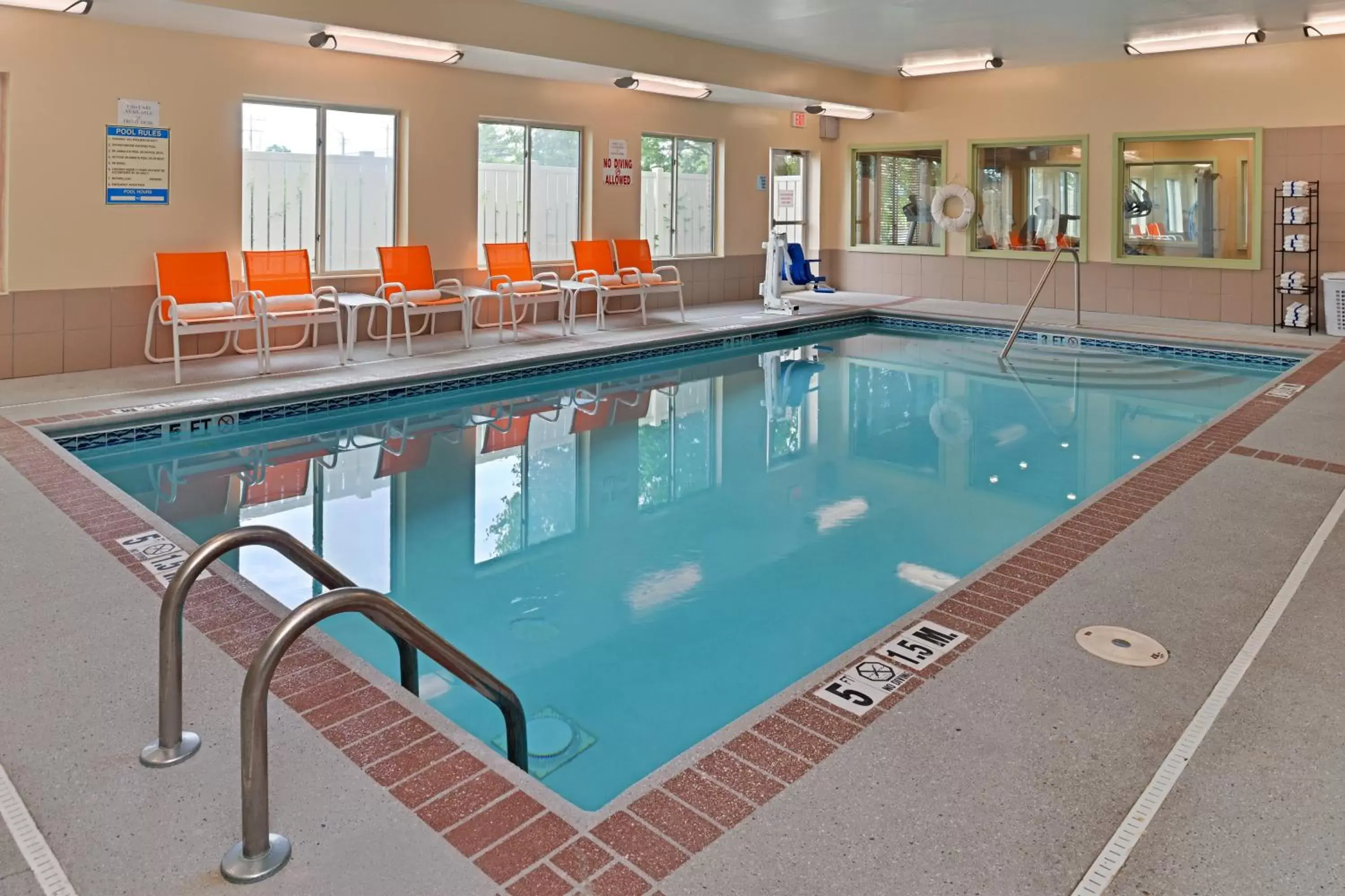 Swimming pool in Holiday Inn Express Hotel & Suites Cincinnati-Blue Ash by IHG Swimming pool in Holiday Inn Express Hotel & Suites Cincinnati-Blue Ash by IHG