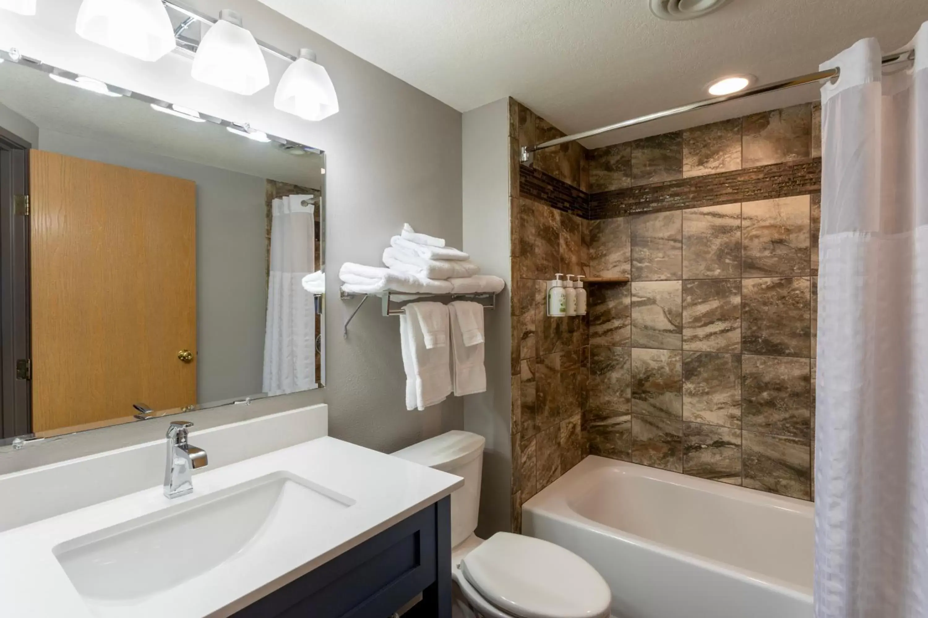 Bathroom in Paynesville Inn & Suites