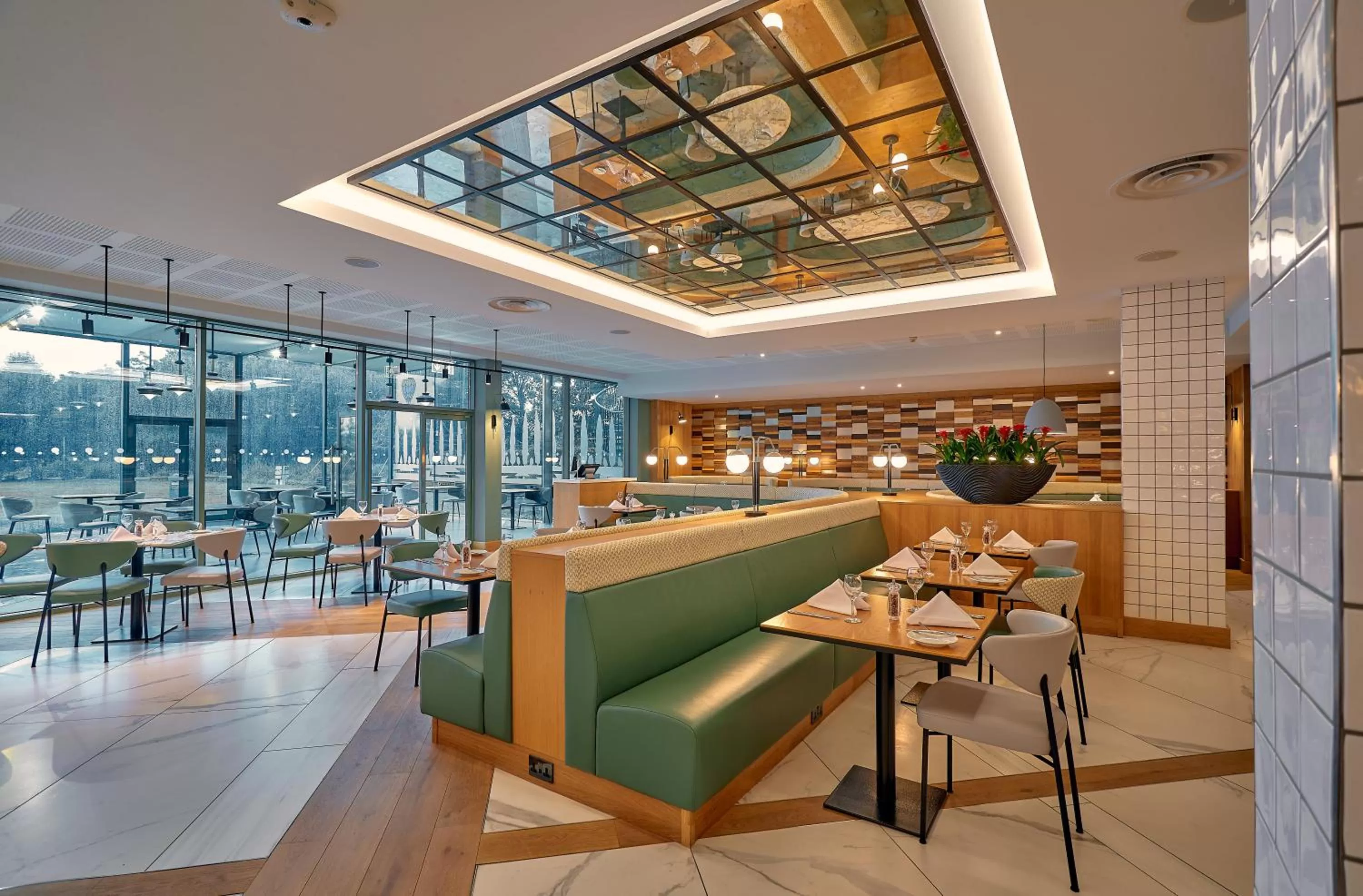 Restaurant/places to eat in Crowne Plaza Marlow by IHG