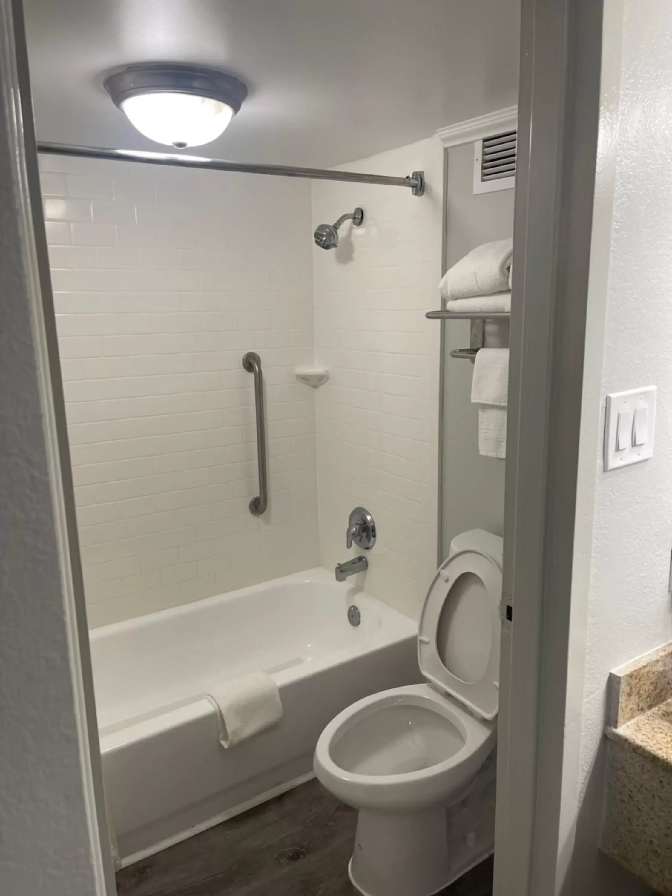 Shower, Bathroom in Quality Inn & Suites Georgetown
