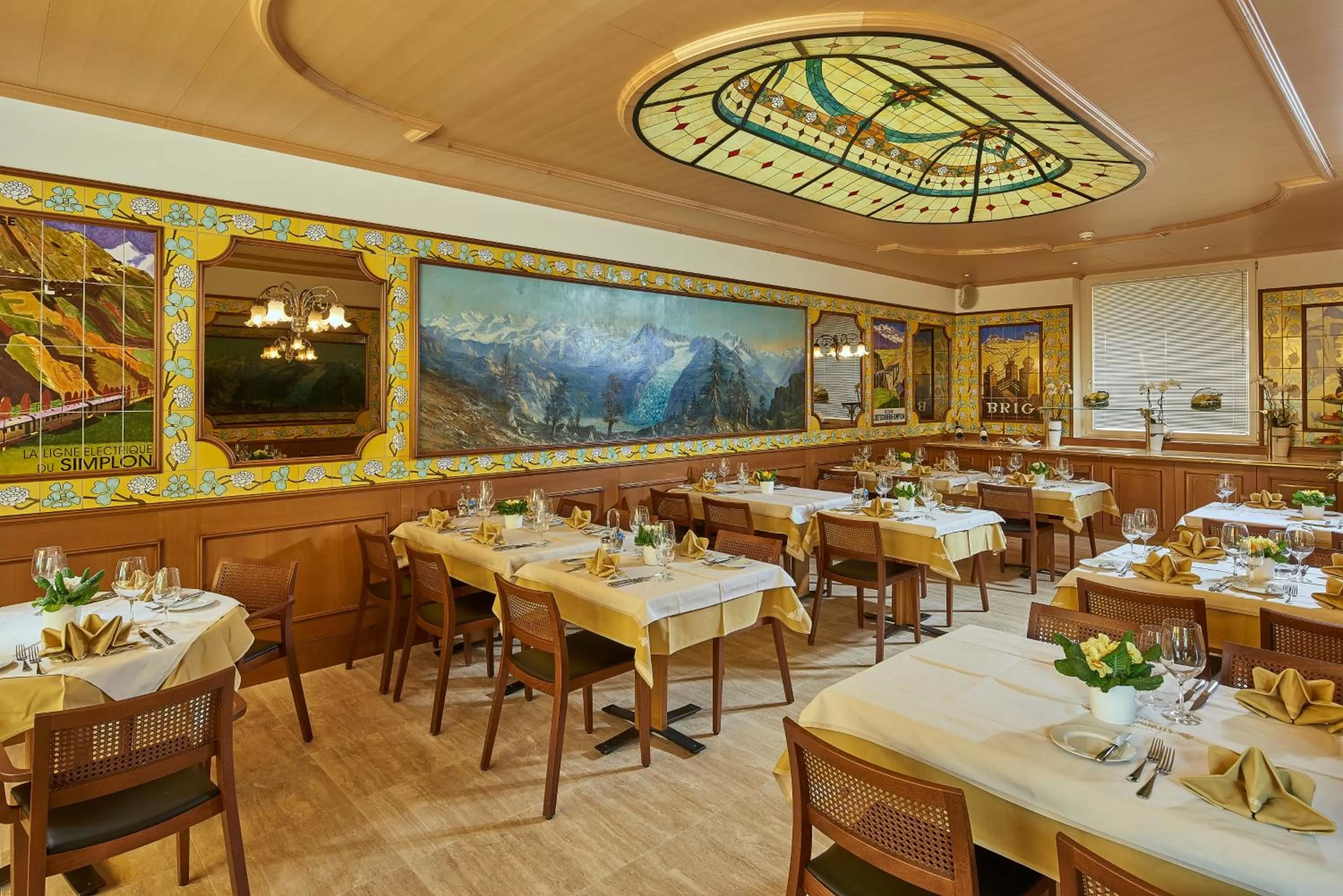 Restaurant/places to eat in Hotel Ambassador