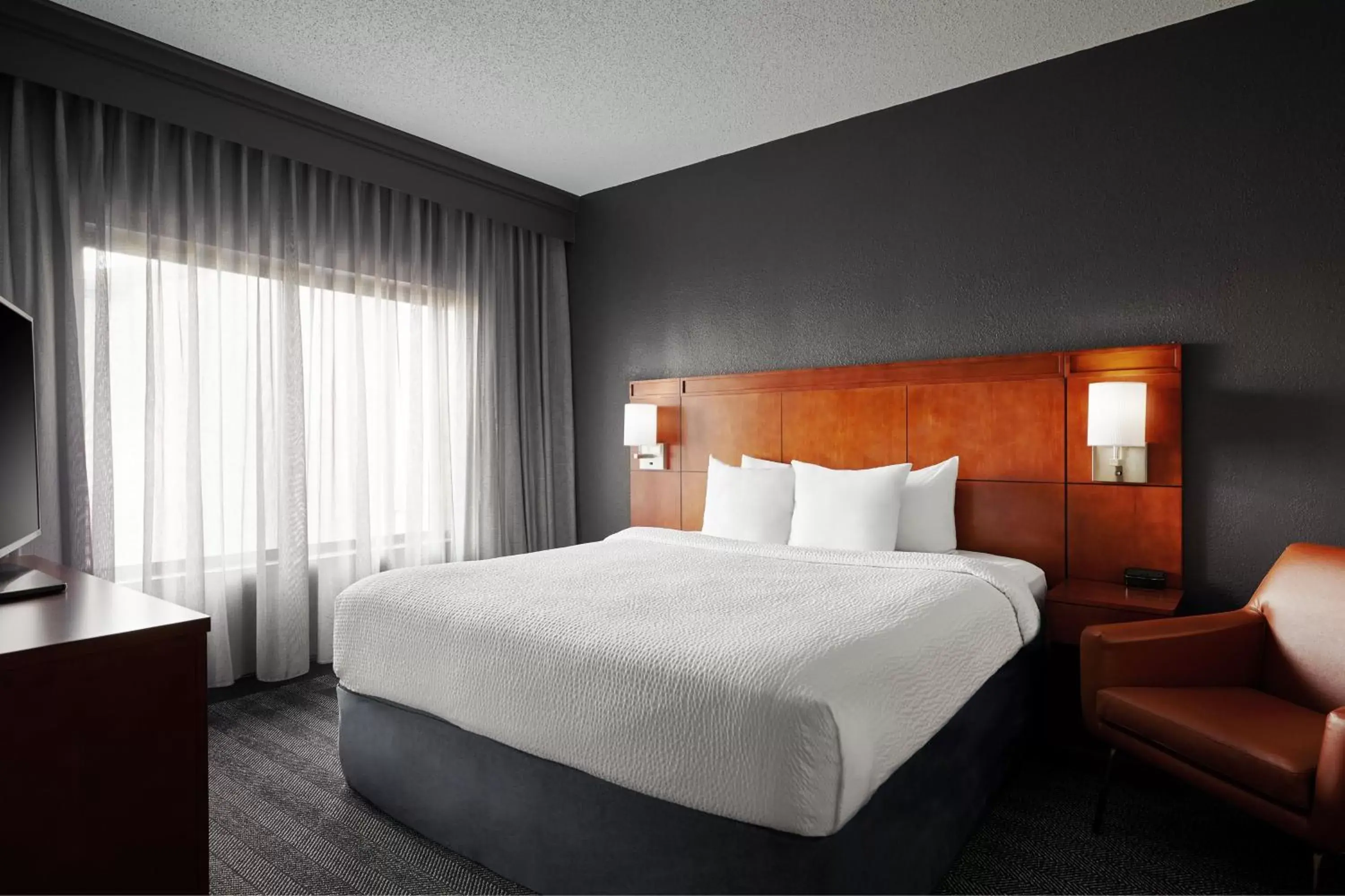 Bedroom, Bed in Courtyard by Marriott St. Louis Downtown West