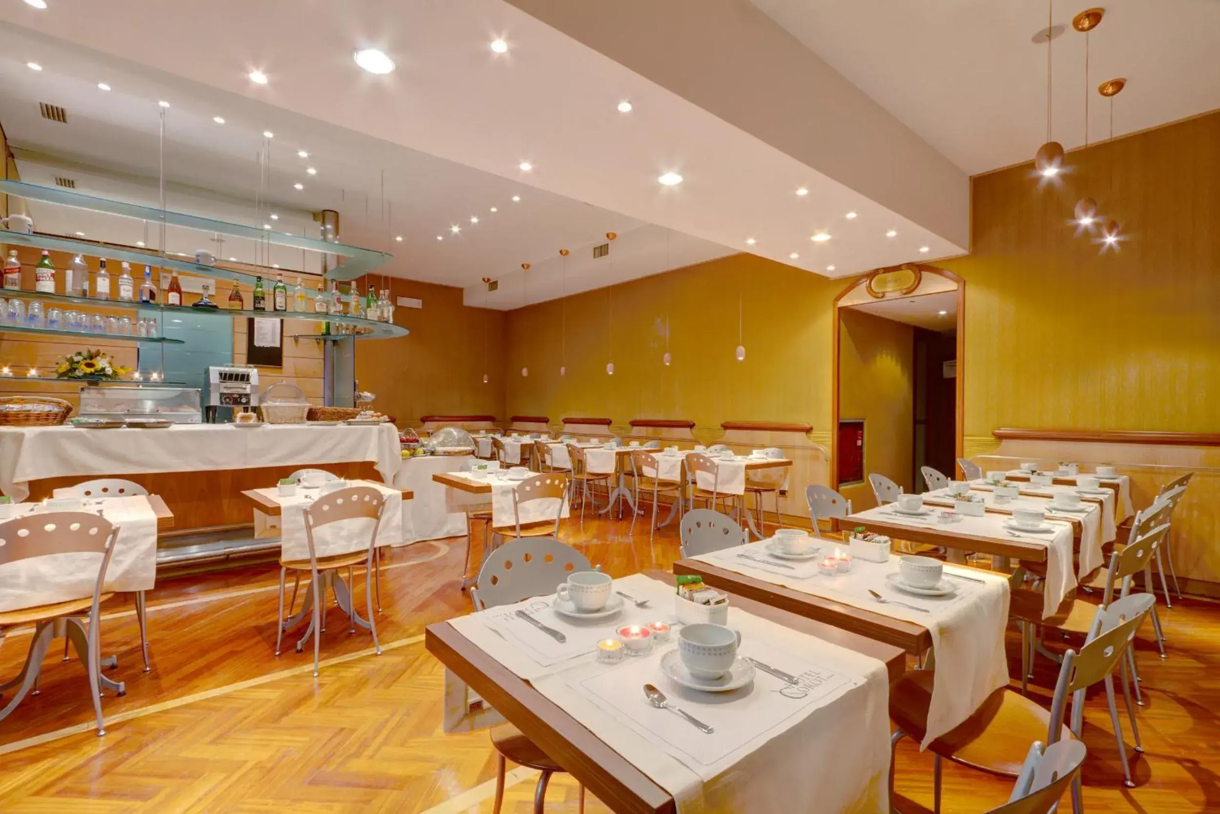Lounge or bar, Restaurant/Places to Eat in Corot Hotel