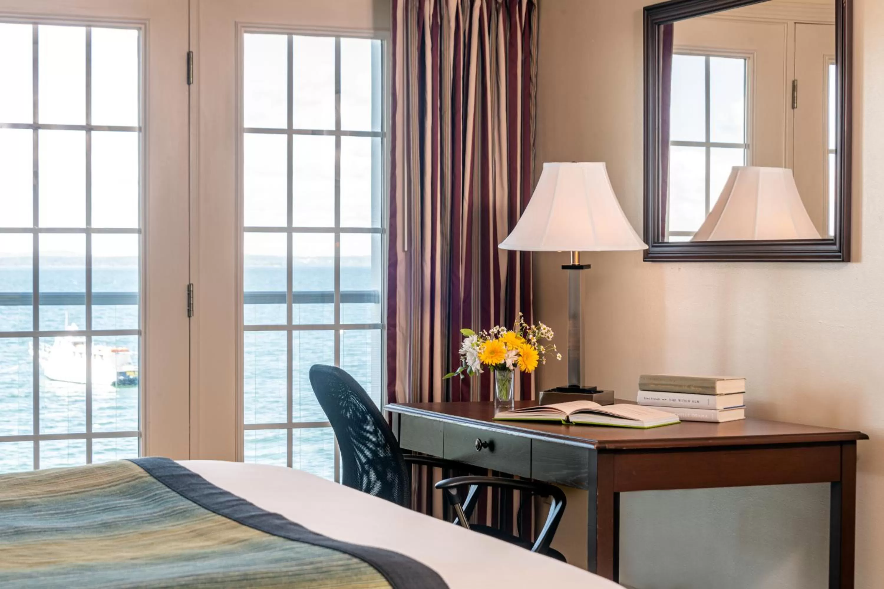 Seating area in Atlantic Oceanside Hotel & Conference Center